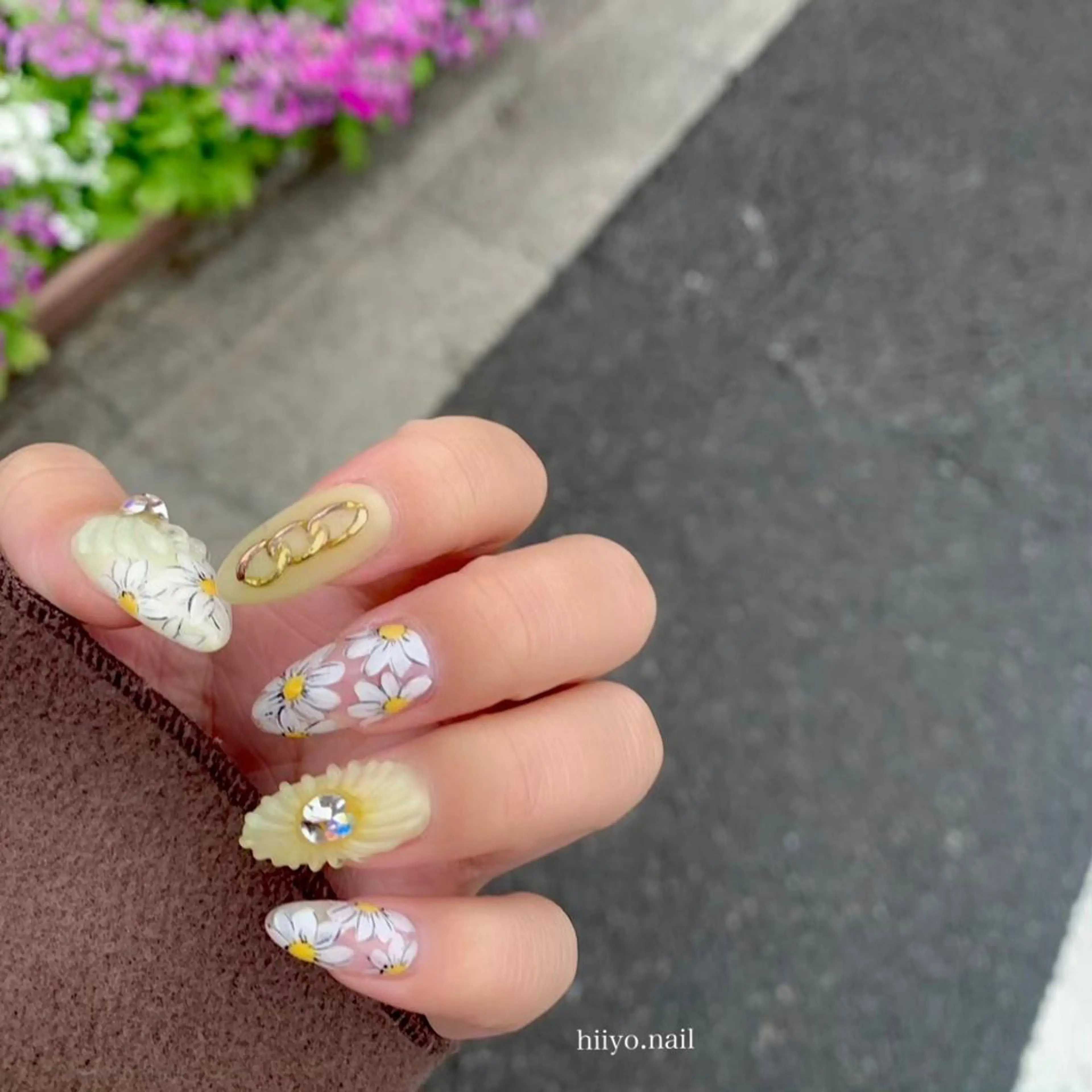 ネイル フラワーネイル 春ネイル 黄色 hiyo🫧ネイル /渋谷💍🎀のネイルデザイン