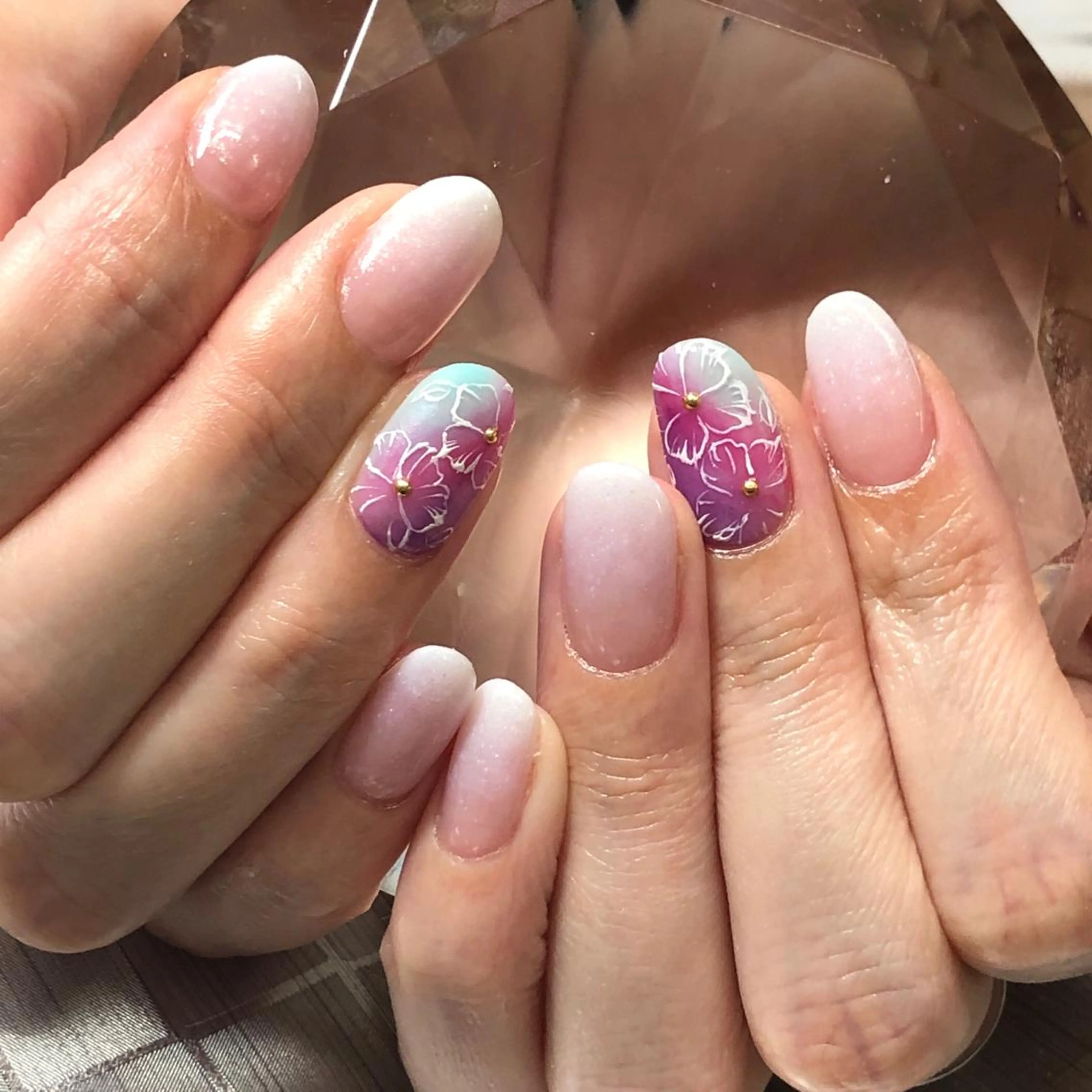 ネイル グラデーション ホワイト Regulus 西川のネイルデザイン