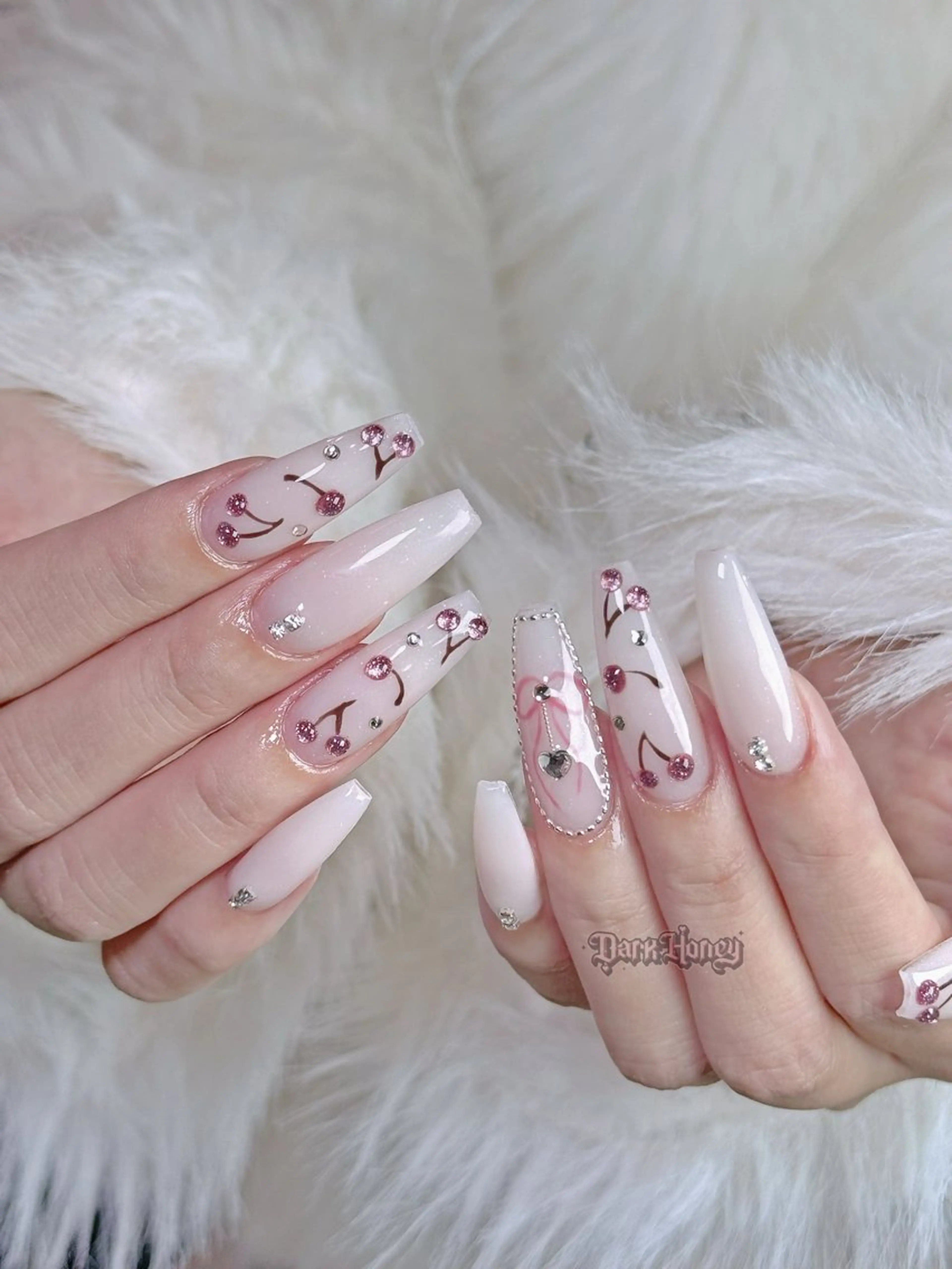 ネイル Dark Honey Susuのネイルデザイン