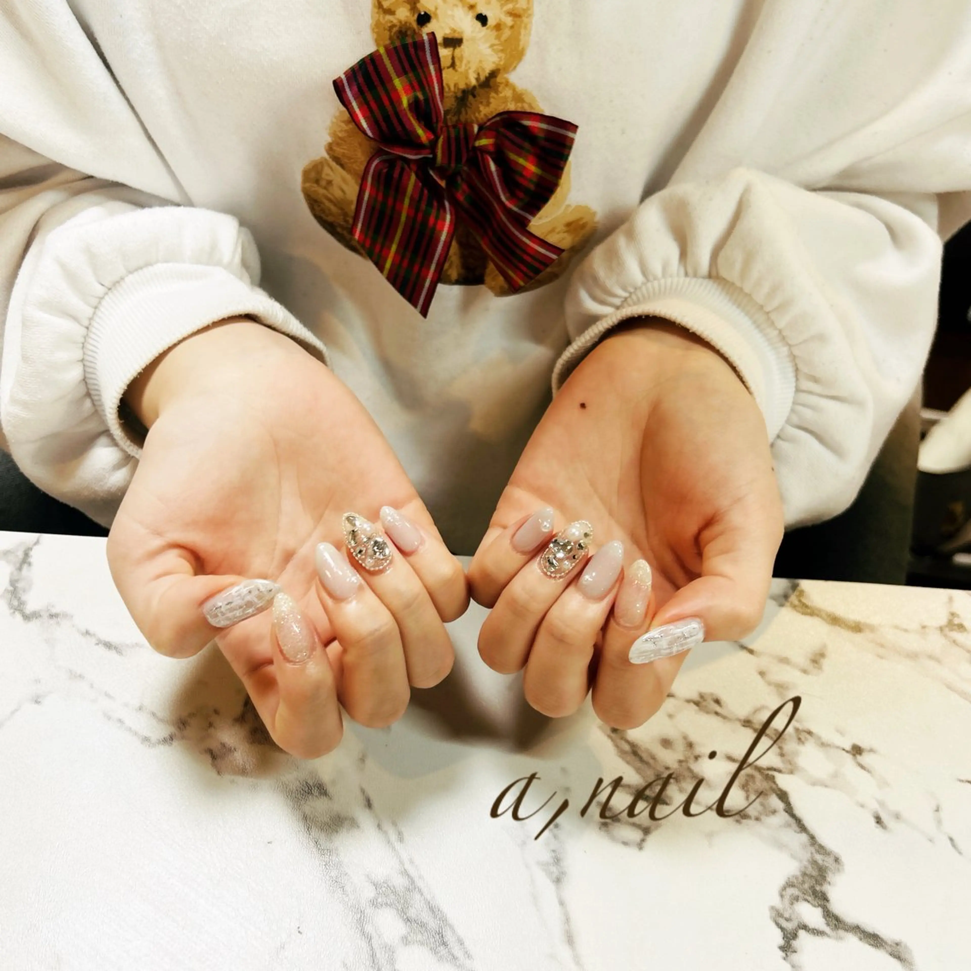 ネイル キラキラネイル ストーンネイル ツイードネイル 冬ネイル ハンドネイル ネイルサロン エーネイルのネイルデザイン