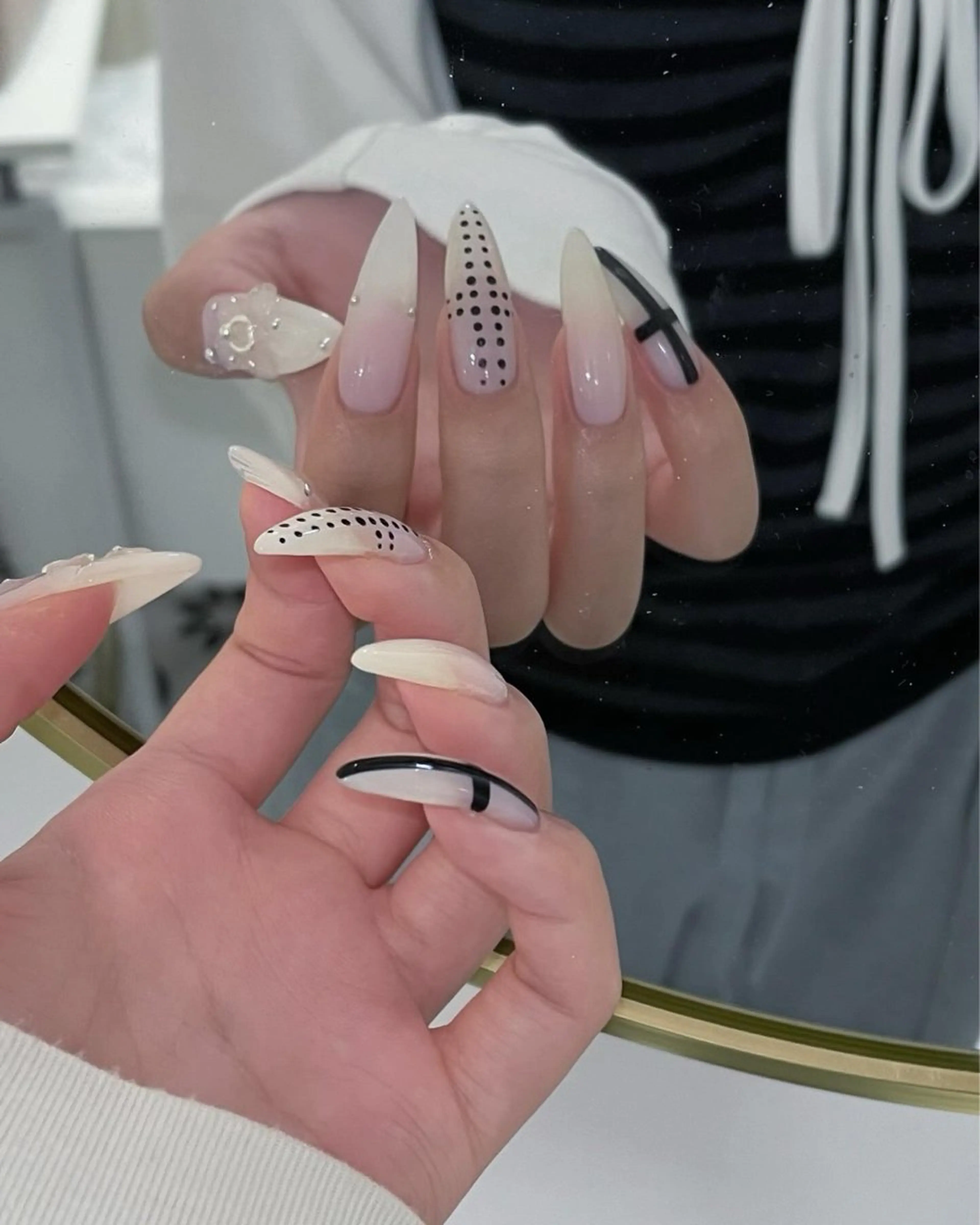 ネイル ハンドネイル MINAMI໒꒱ Y2K、韓国ガーリーのネイルデザイン