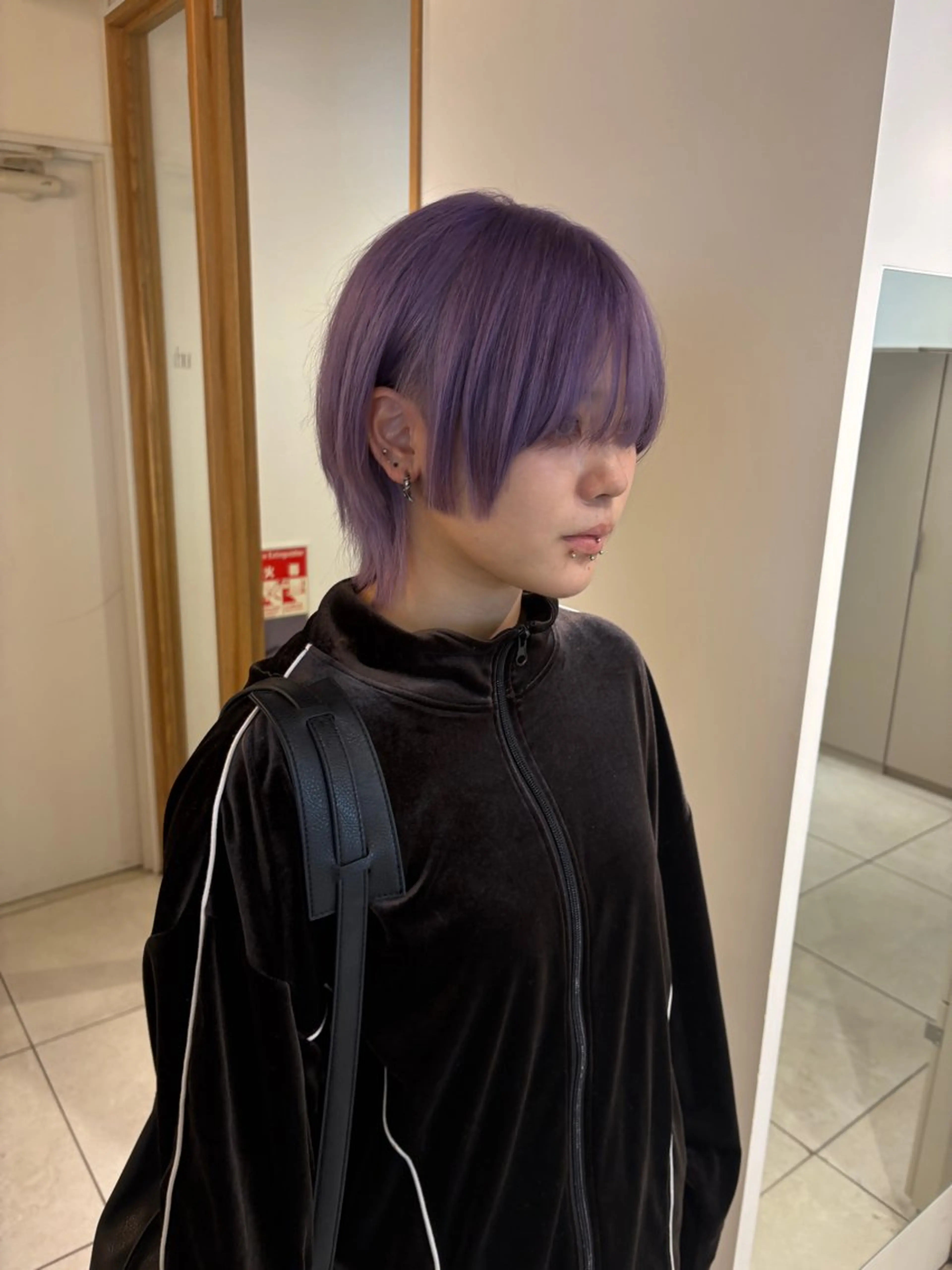 ショート カラー ベージュカラー ブリーチ ラベンダーカラー ラベンダーベージュ カット ヘアカラー トリートメント キタ リオナのヘアスタイル