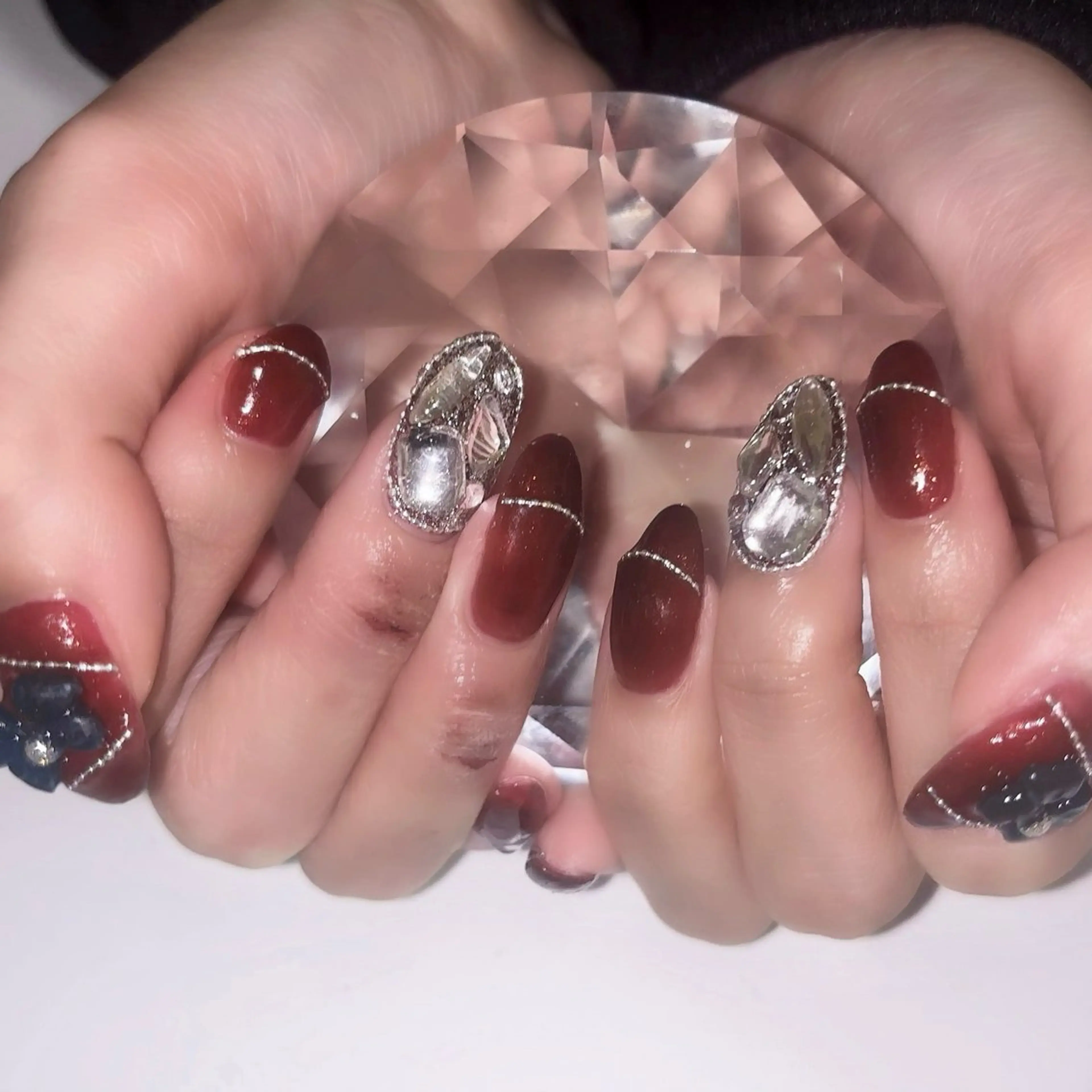 ネイル ボルドー リボン 冬ネイル ハンドネイル バストアップサロン LUNAのネイルデザイン