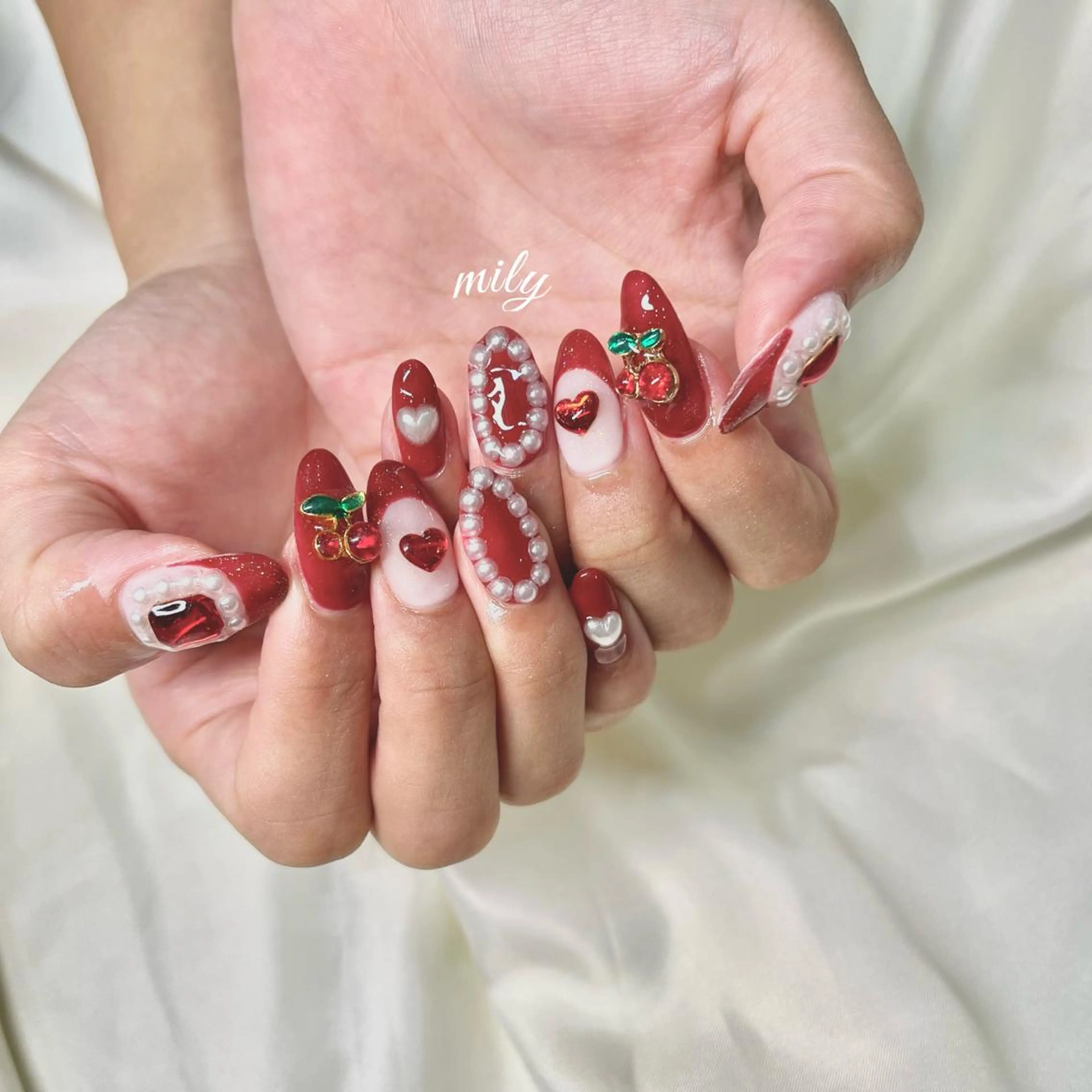 ネイル オーロラネイル ガーリー ハート キラキラネイル 韓国ネイル mily_harajuku所属・韓国ネイル☁️ haruna🌛のネイルデザイン