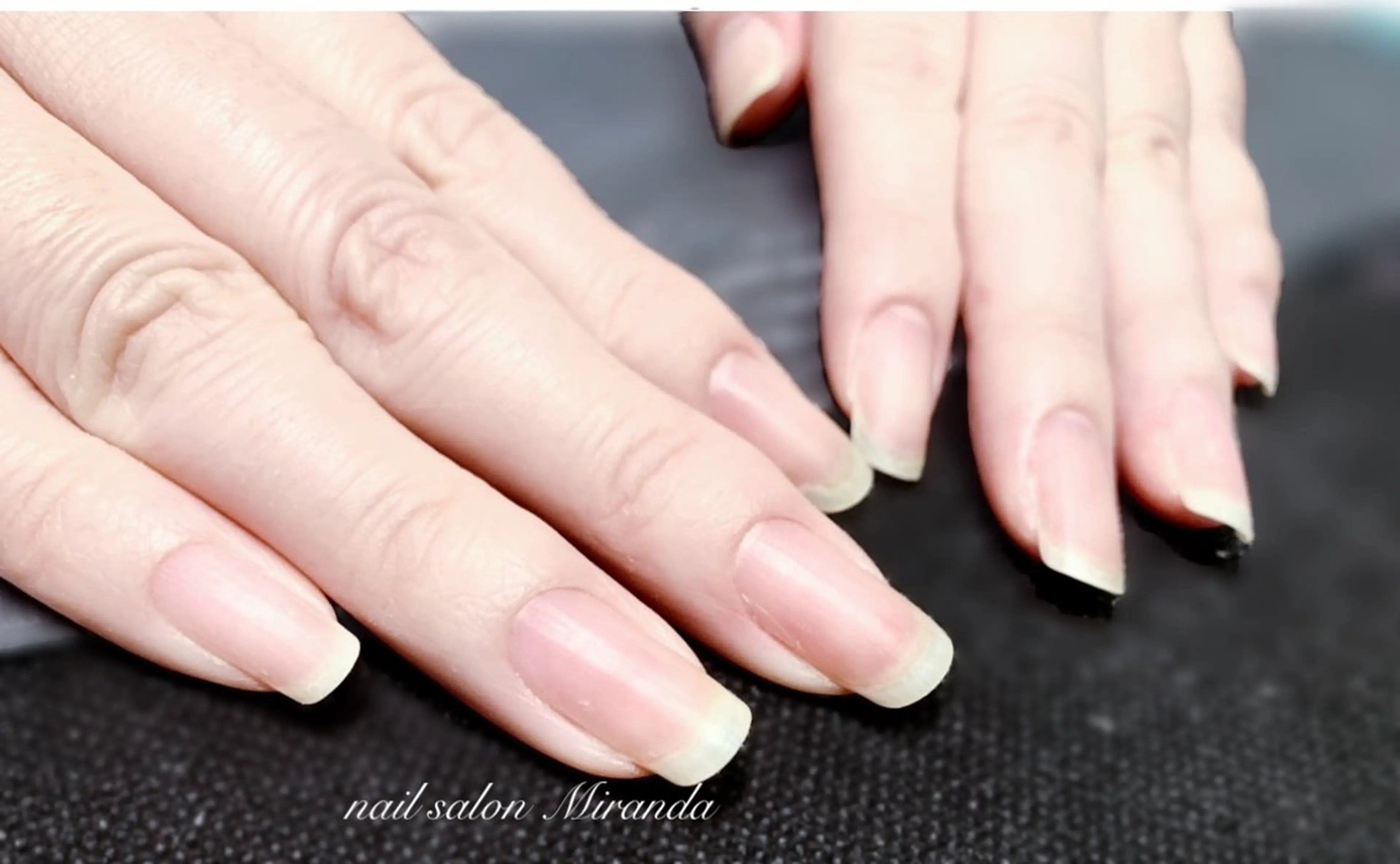 ハンドネイルケア【お爪の形成ファイリング・甘皮ウォーターケア】トップコート塗布無料♪の写真