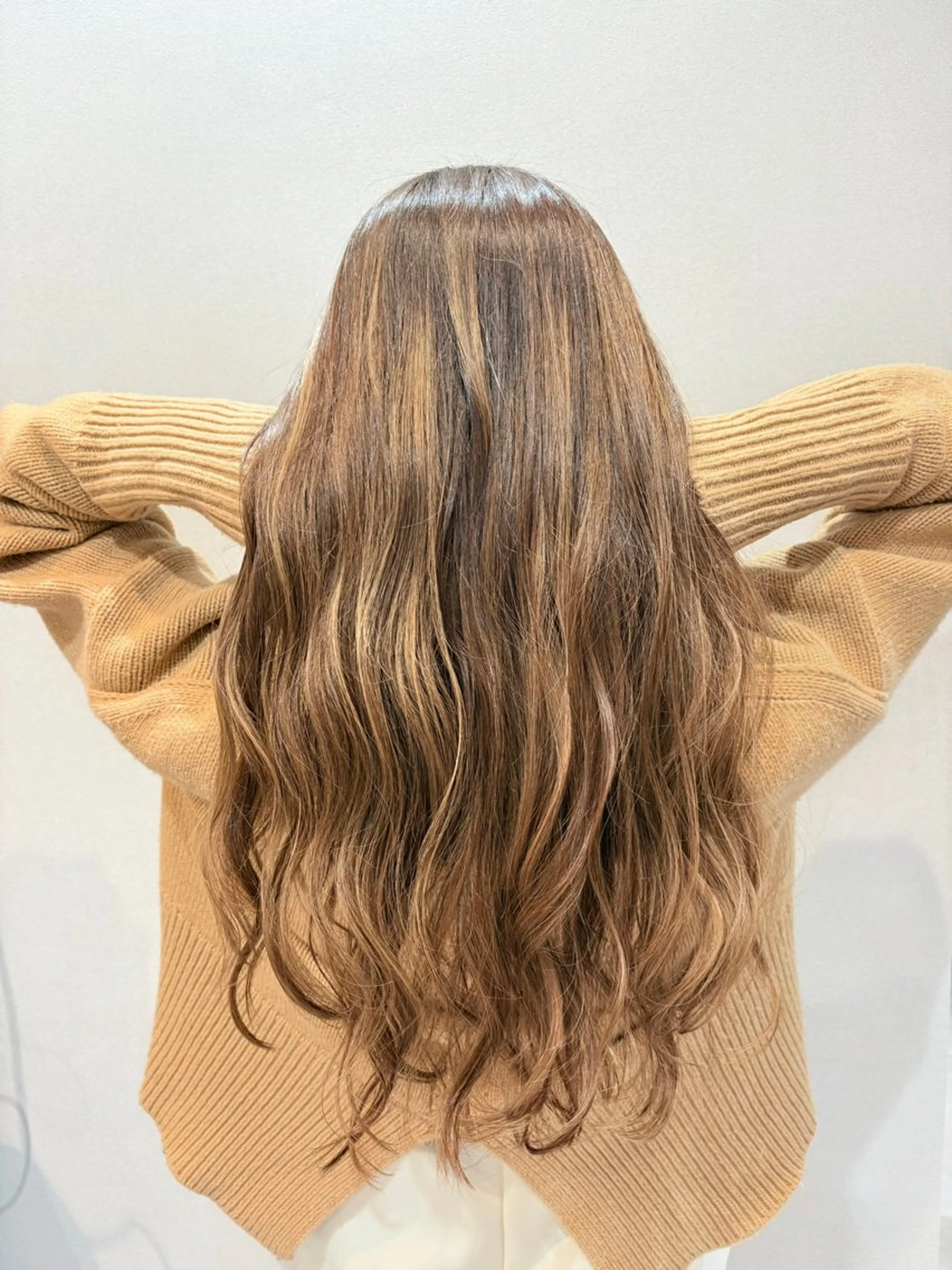 ロング カラー ベージュカラー ハイライトカラー ハイライト ヘアカラー Livnaリヴナ立川所属・レイヤー/ハイライト /立川/赤池宏隆のヘアスタイル