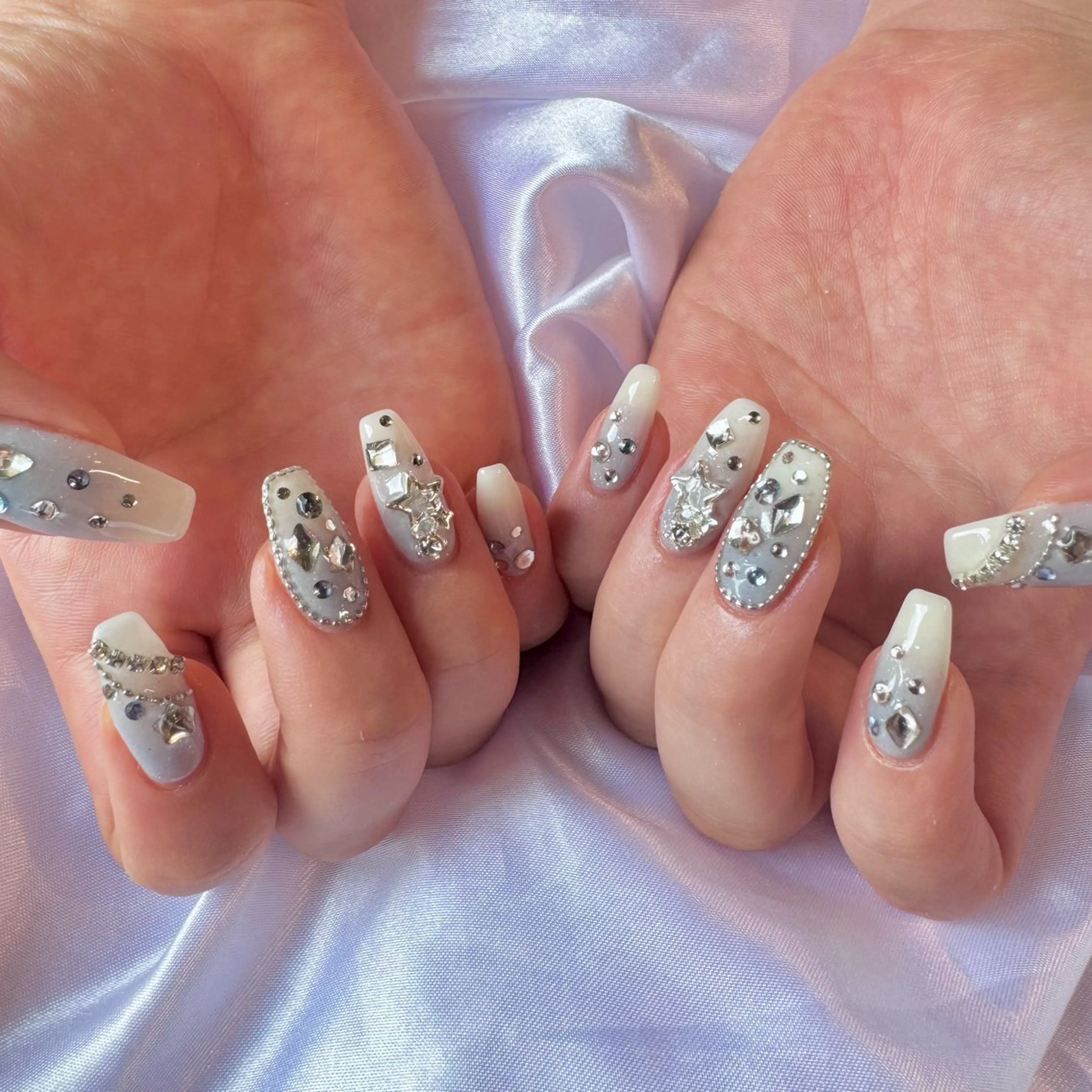 ネイル キラキラネイル ハンドネイル nail salon e'mu💐のネイルデザイン