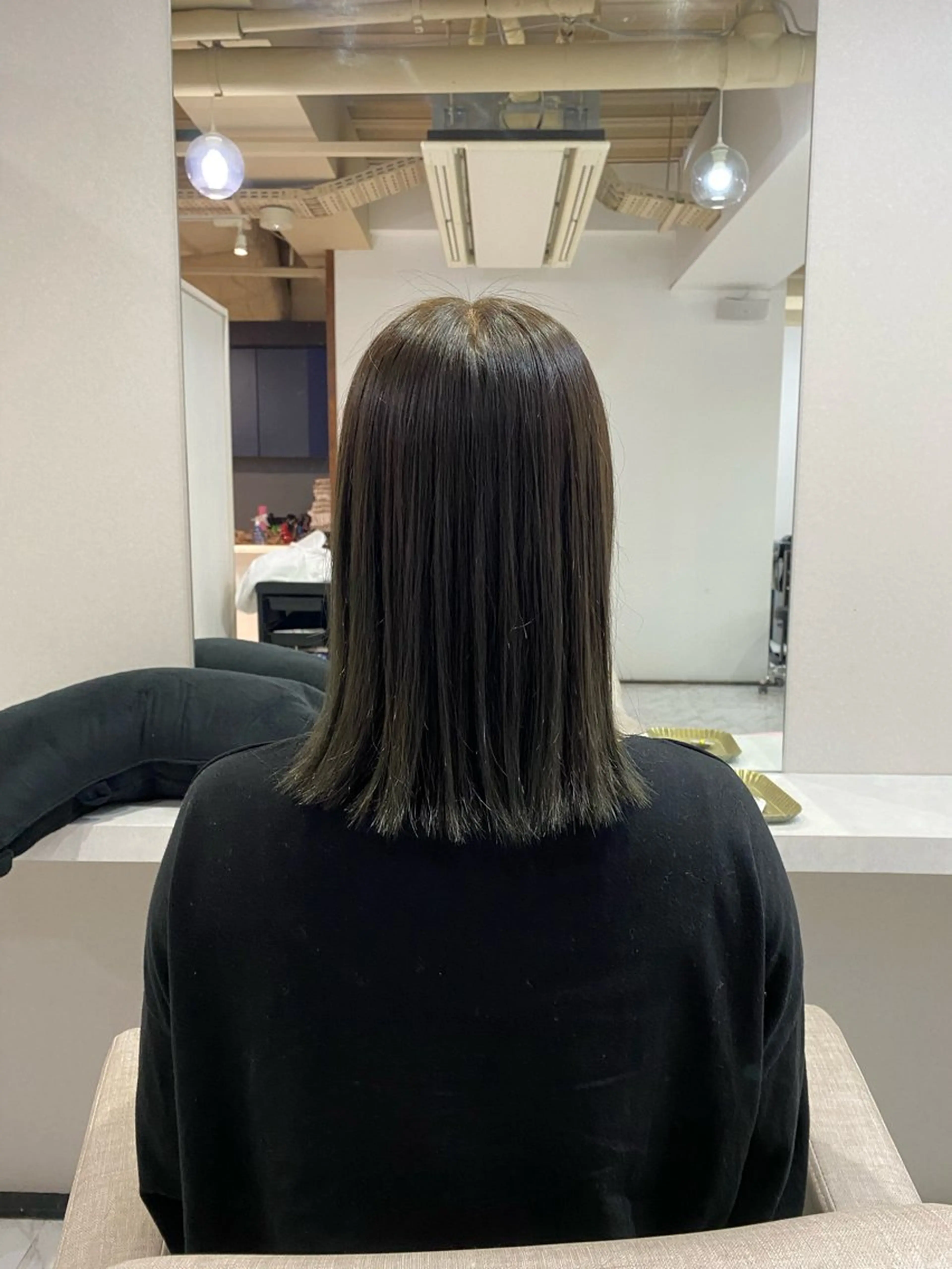 ミディアム カラー 透明感カラー オリーブグレー ハナダ メイのヘアスタイル