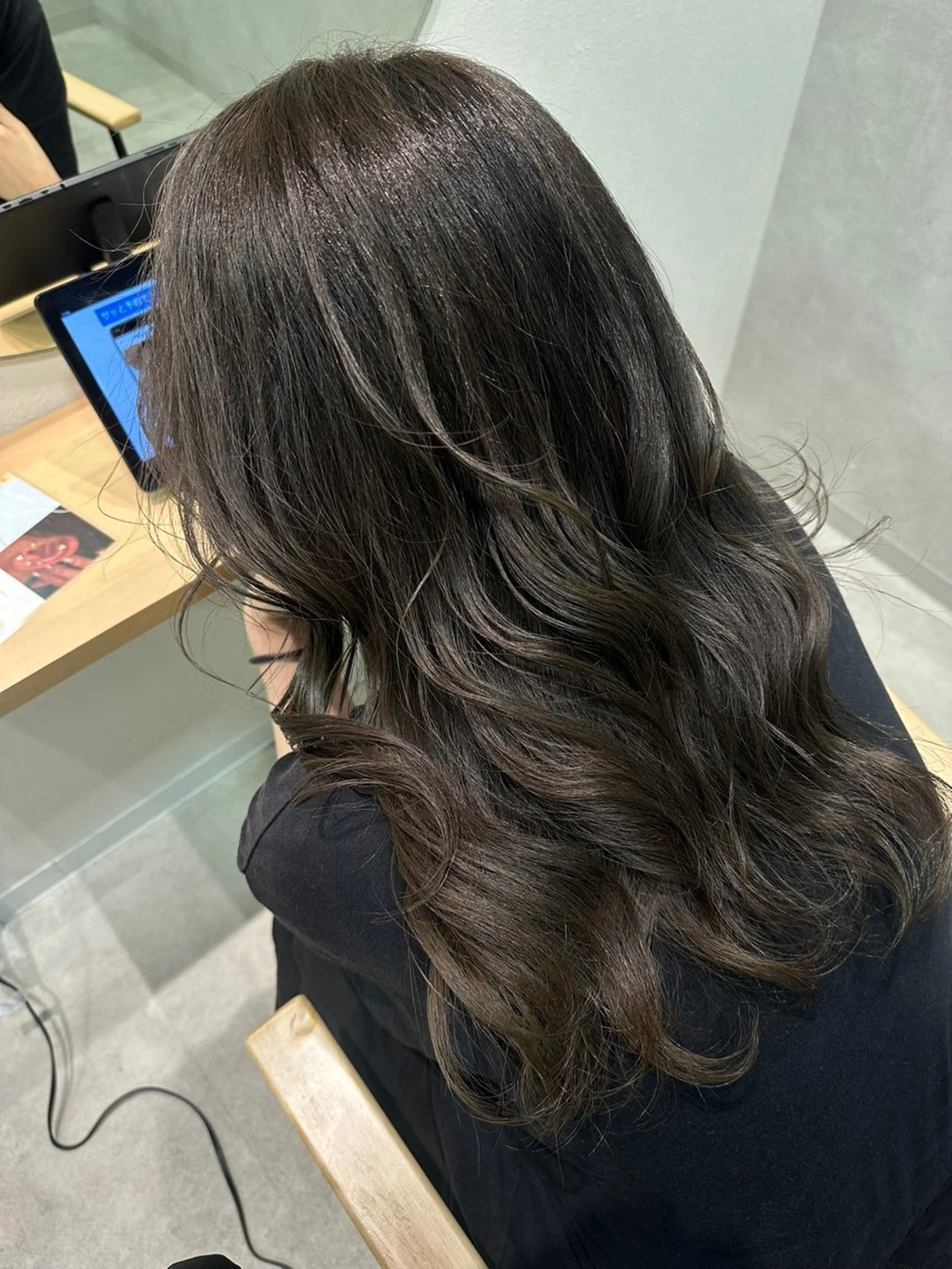 ロング カット ヘアカラー トリートメント 小寺 唯希のヘアスタイル