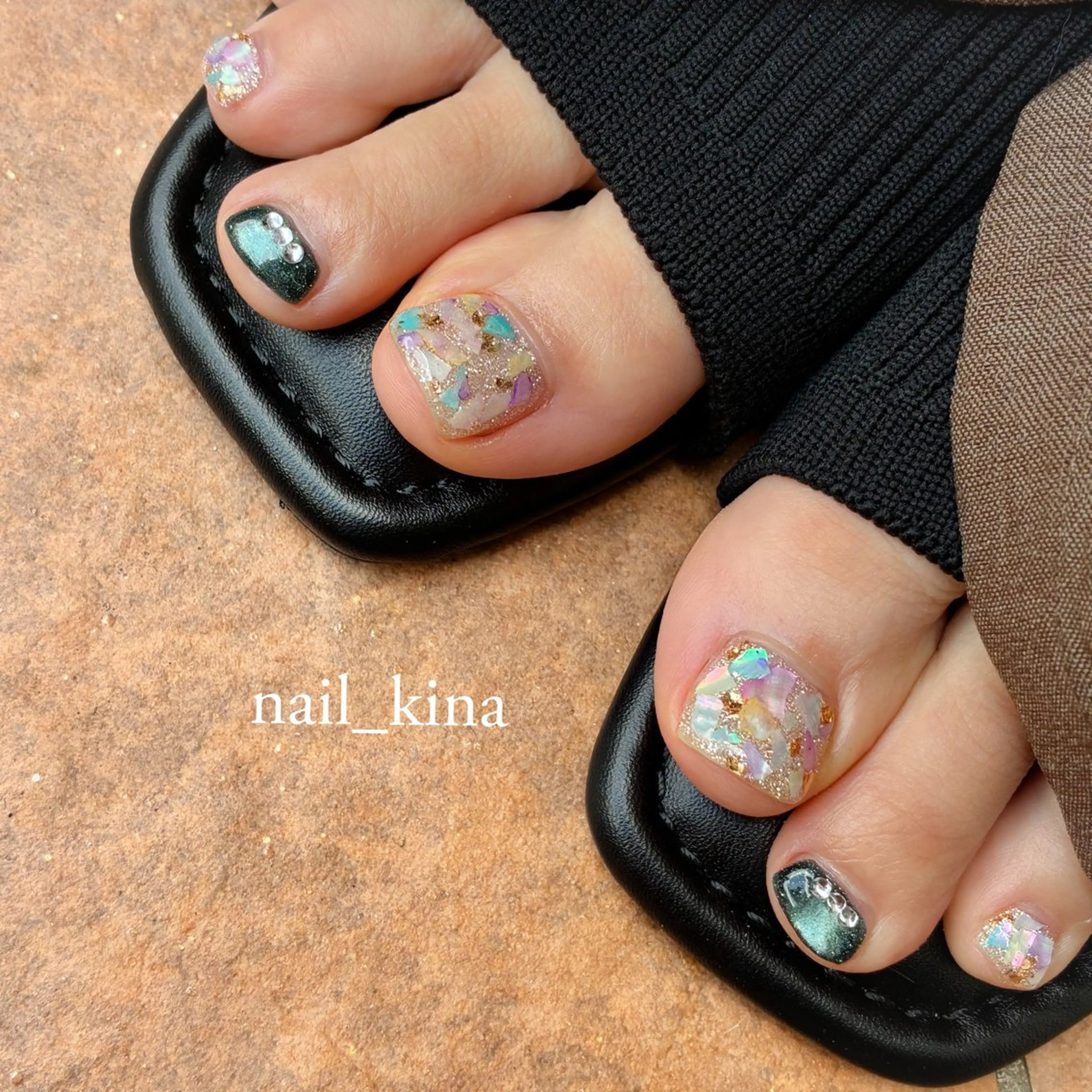 ネイル フットネイル ワンカラーネイル 夏ネイル nail_ kinaのネイルデザイン