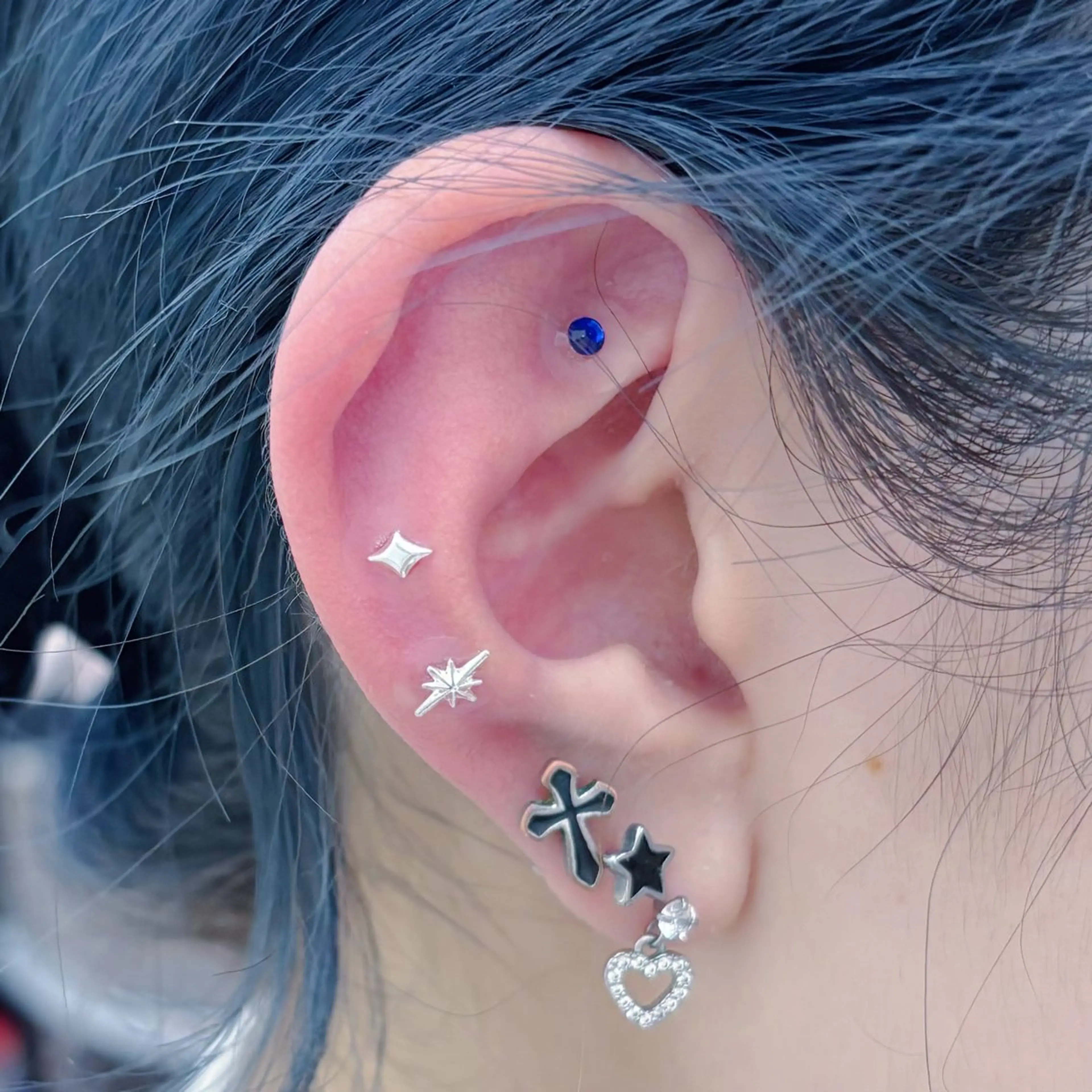 【大募集⚠️】大人気✨話題の耳つぼジュエリー💎🎀浮腫やダイエットにも‼️ 6粒.⋆𝜗𝜚の写真