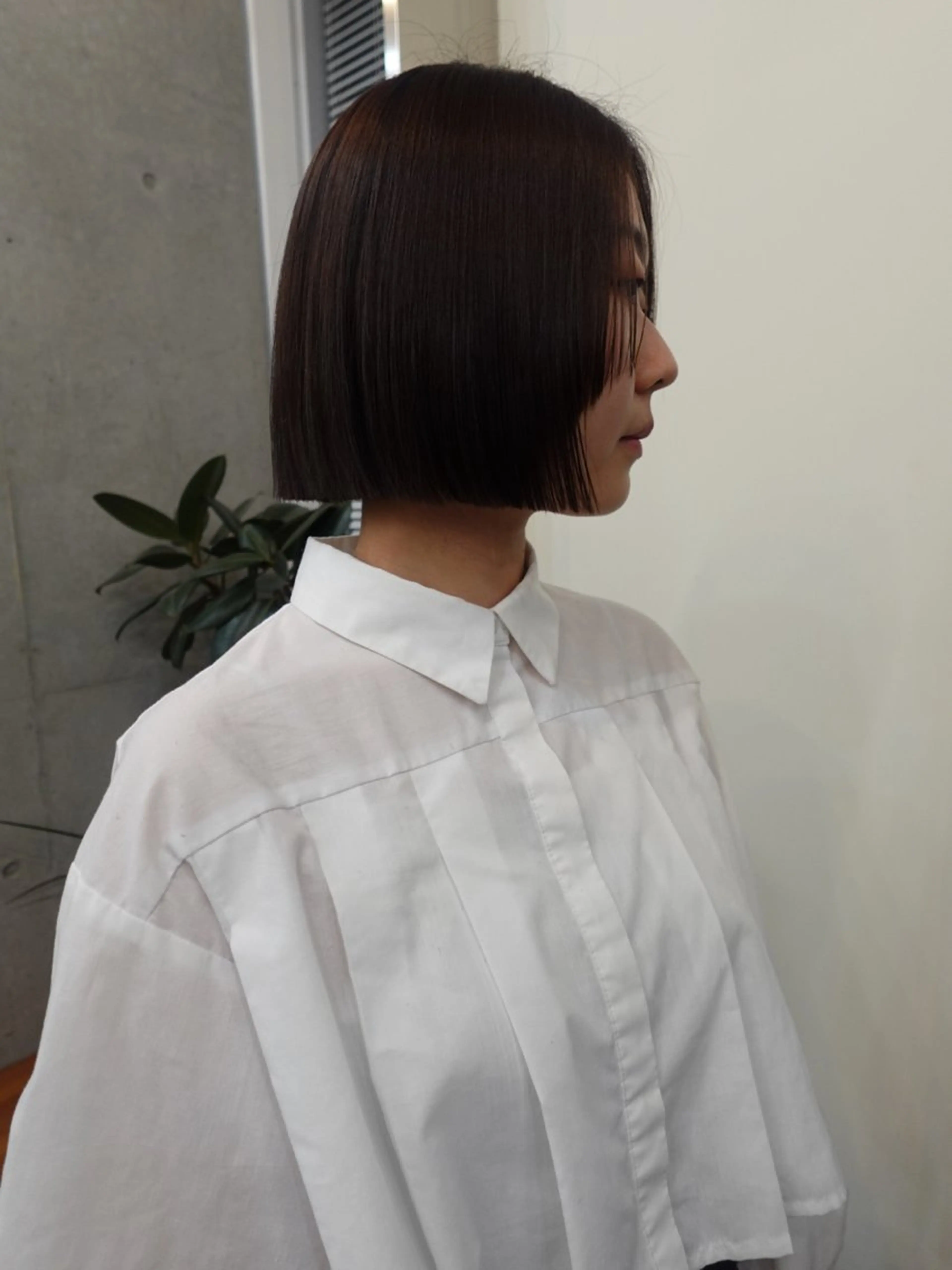 ショート カラー 切りっぱなしボブ ボブ カット ヘアカラー Stoop所属・momo /ボブ/パーマのヘアスタイル