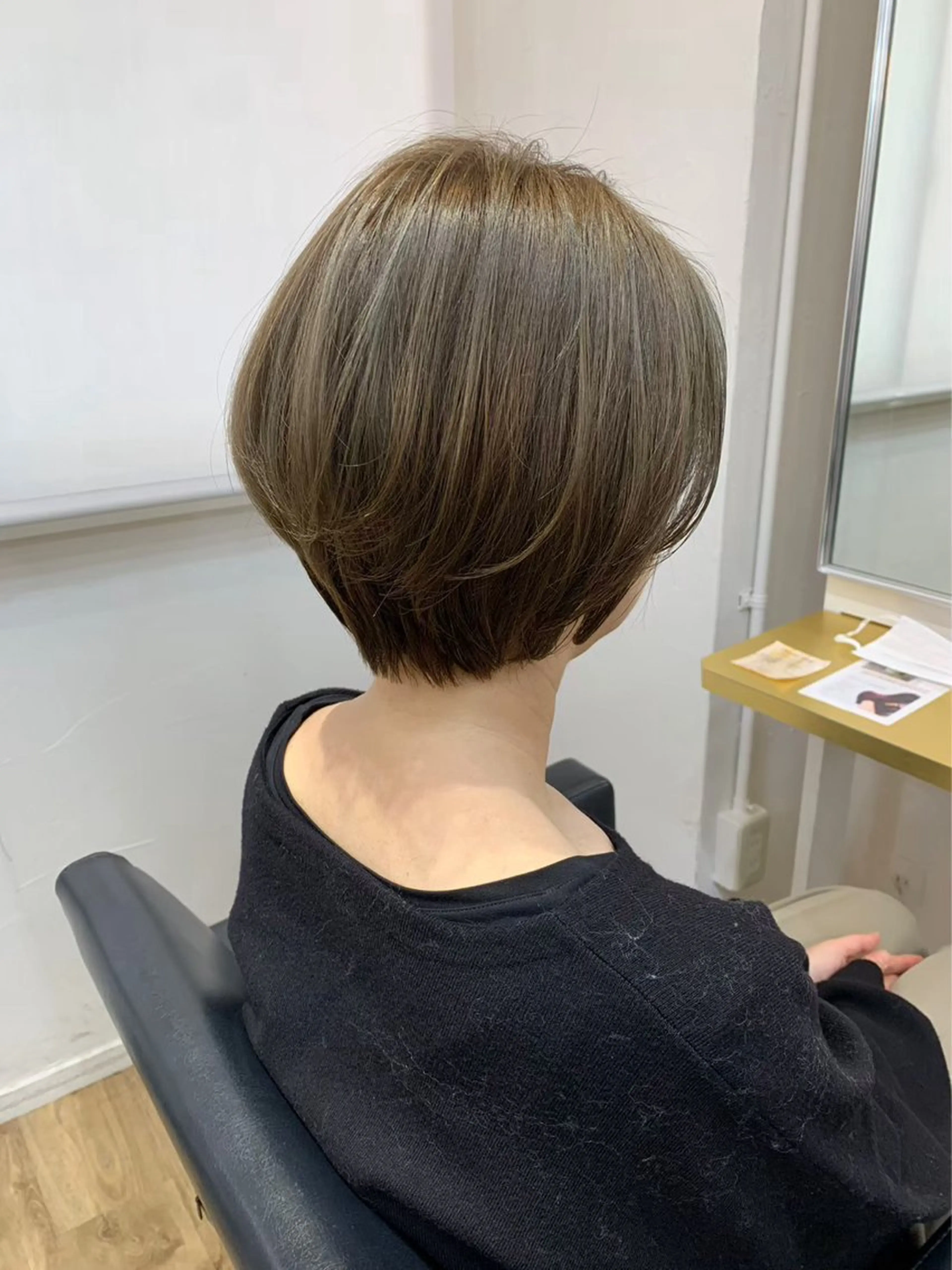 ショート カット シオン/艶髪/ グレージュカラーのヘアスタイル