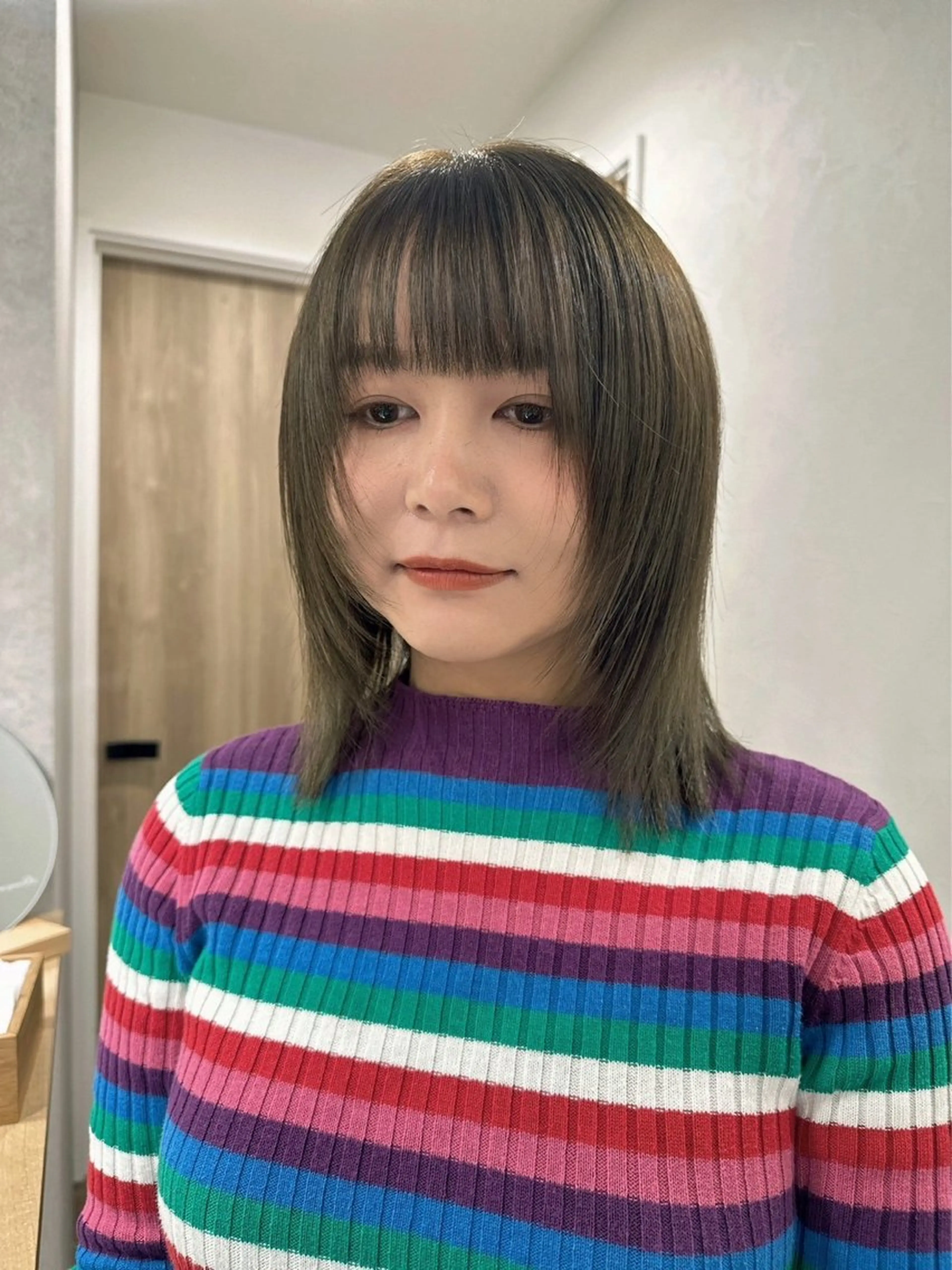 ミディアム カラー anon Loemのヘアスタイル