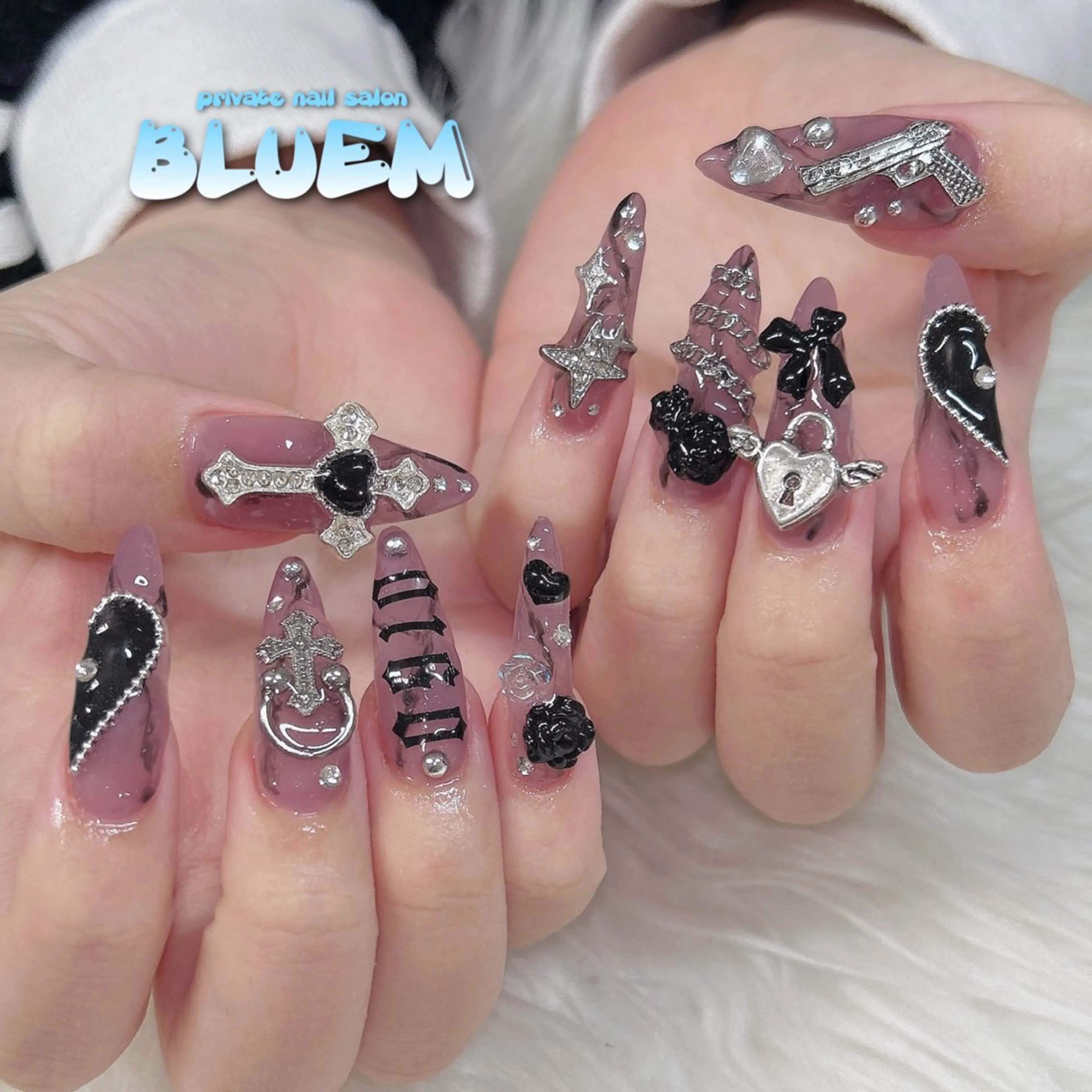 ネイル ハンドネイル BLUEM なな🐶のネイルデザイン