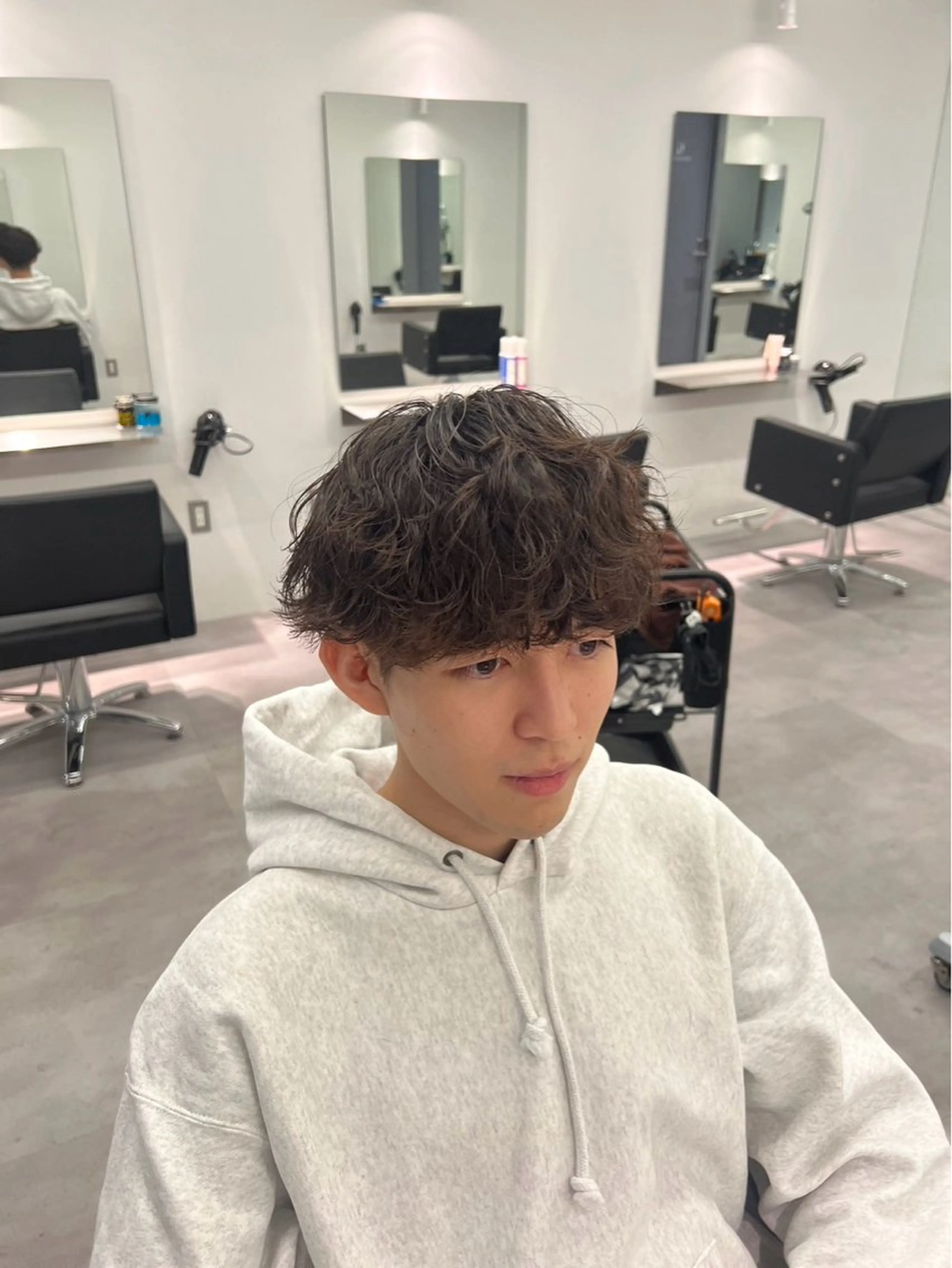 ミディアム パーマ メンズ 波巻きパーマ 小鹿 大翔のヘアスタイル