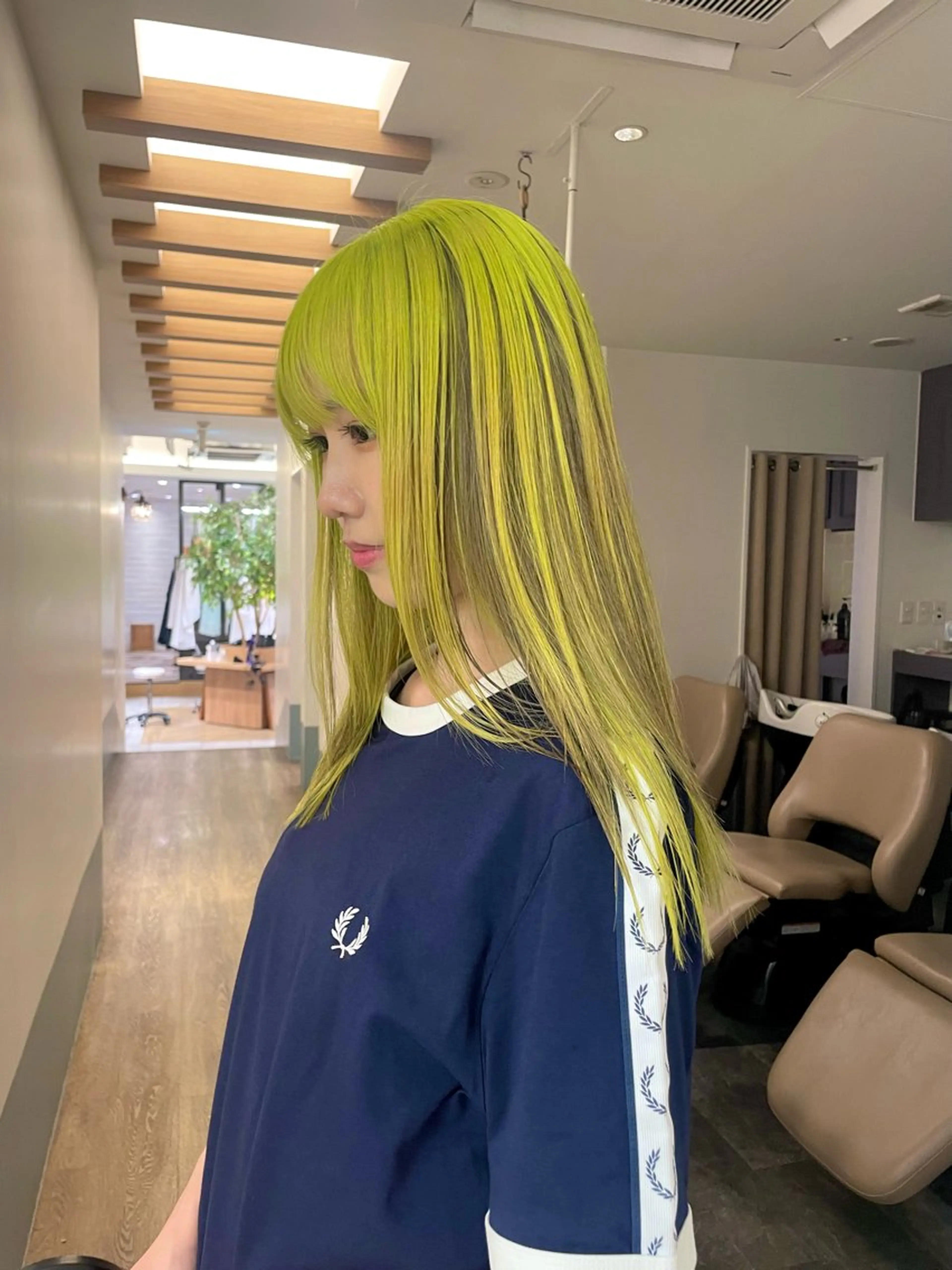 セミロング カラー ブリーチ ヘアカラー リカ/ハイトーン ・オリーブ🍀のヘアスタイル