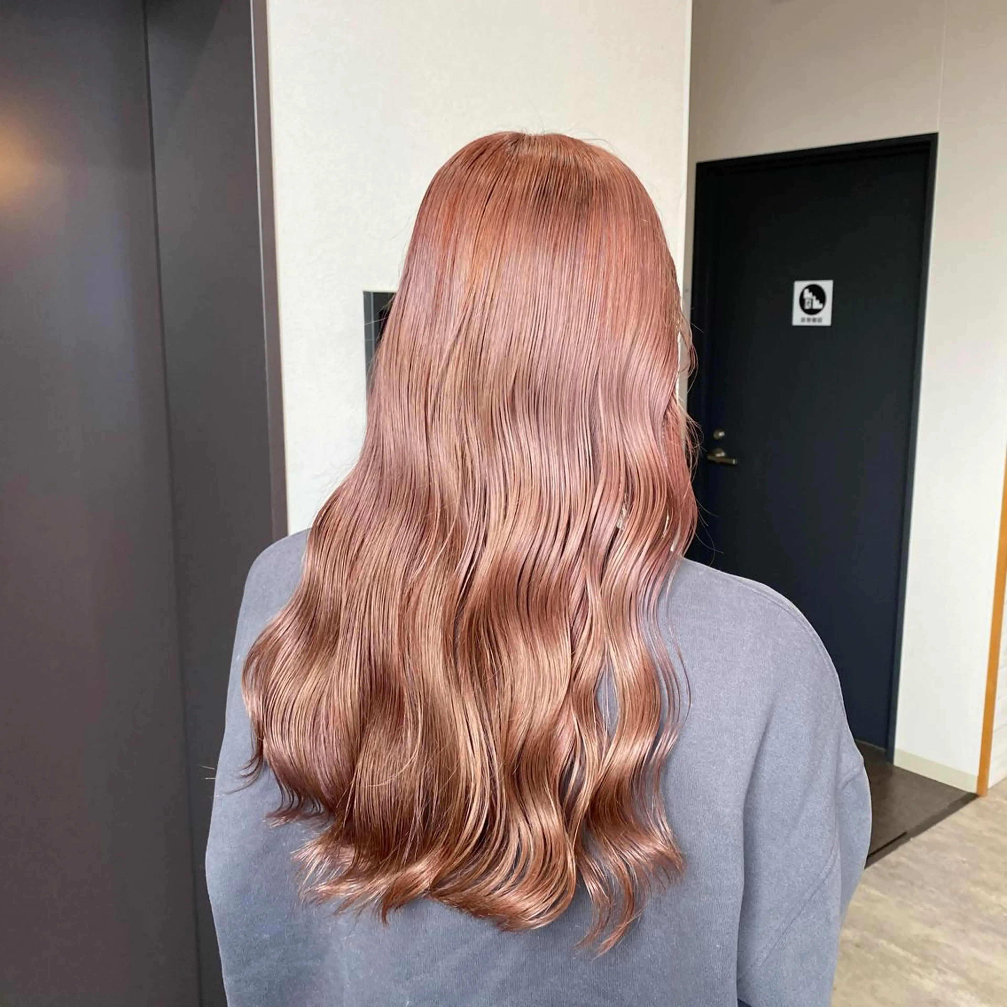 セミロング カラー ベージュカラー Hair & make Lamp所属・梅田のブリーチ特化 美容師KAI🥰のヘアスタイル