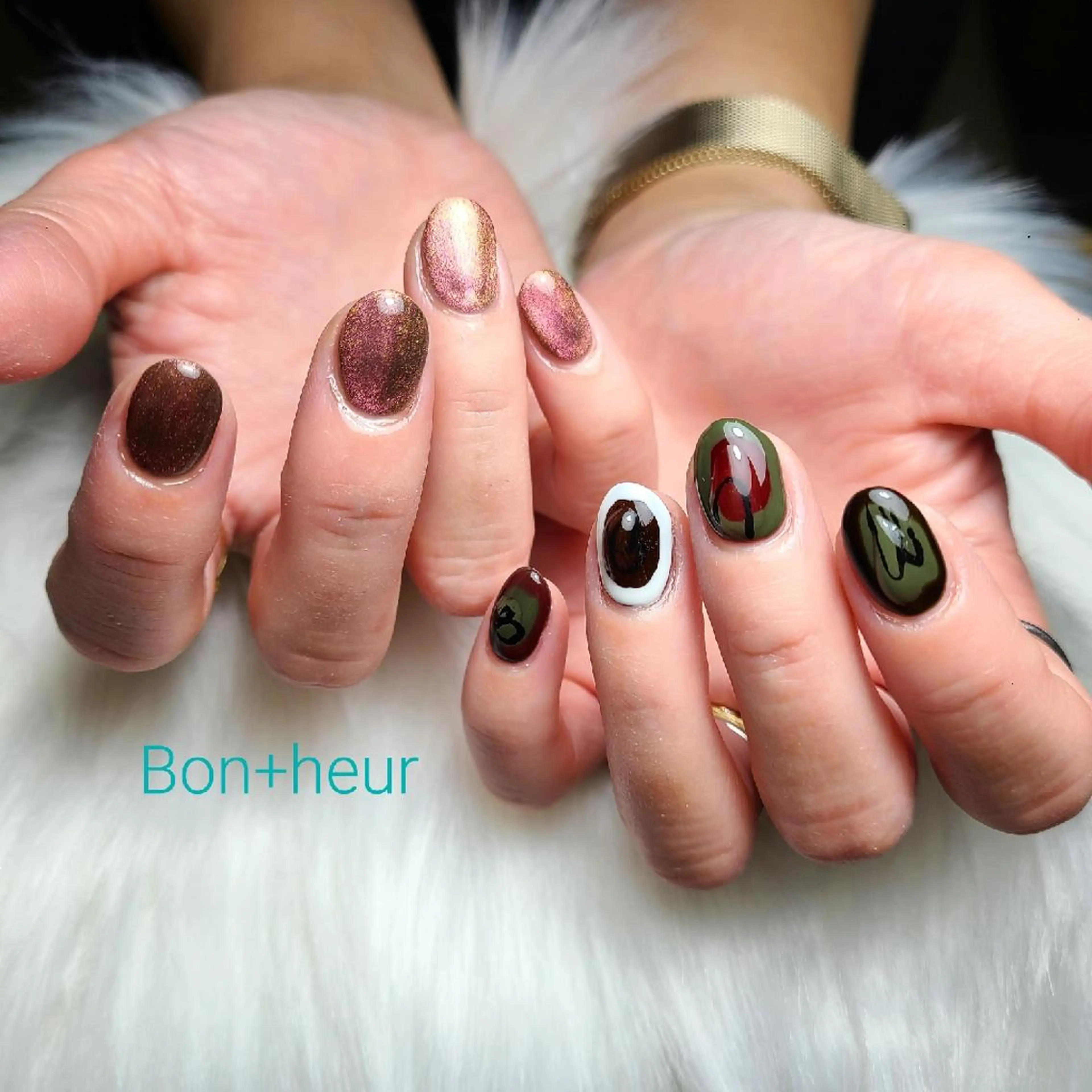 ネイル ジェルネイル ラメ(グリッター) マグネットネイル ニュアンスネイル ワンカラーネイル 宮口 紗子のネイルデザイン