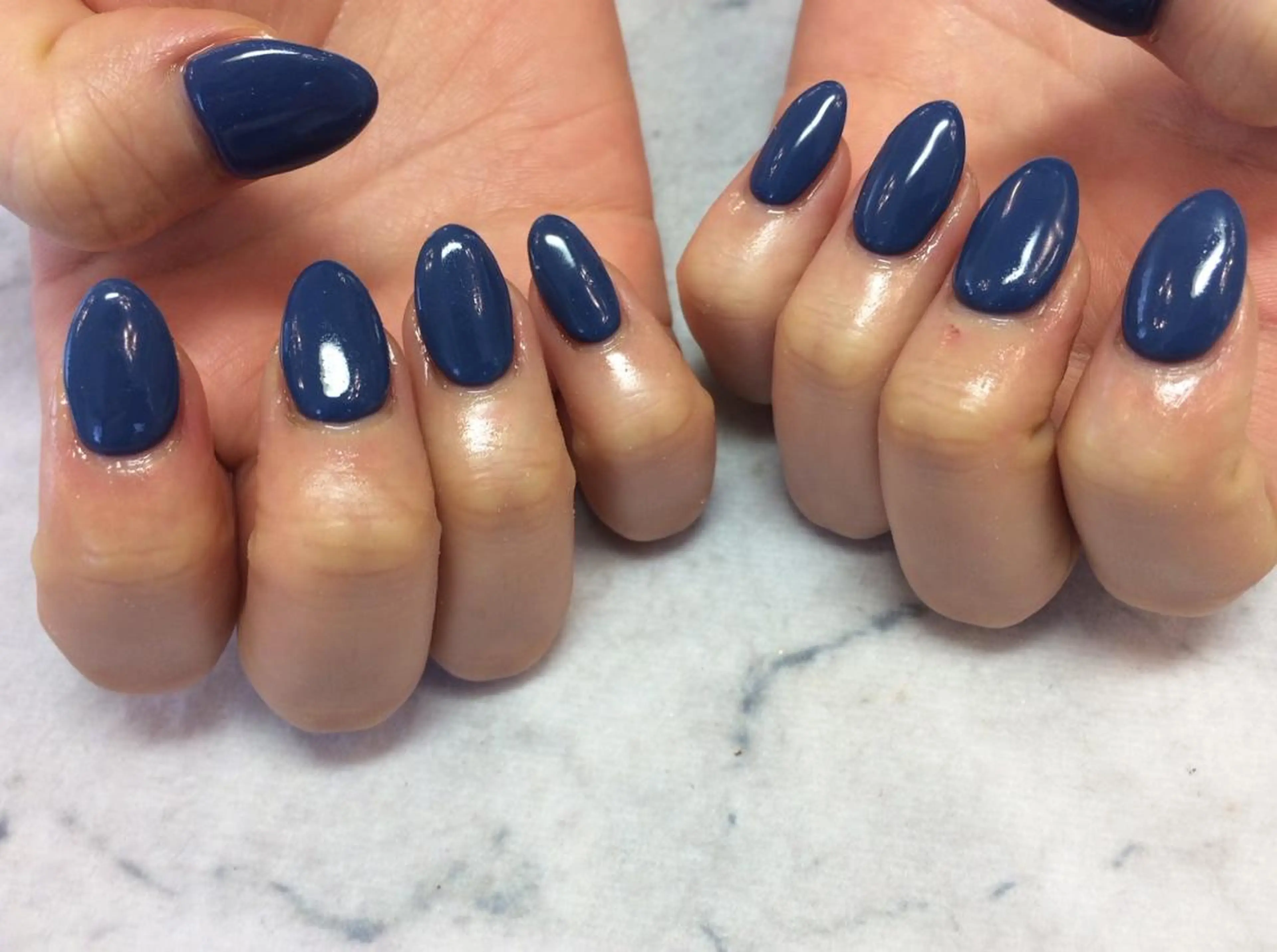 ネイル ネイルリボン 受付スタッフのネイルデザイン