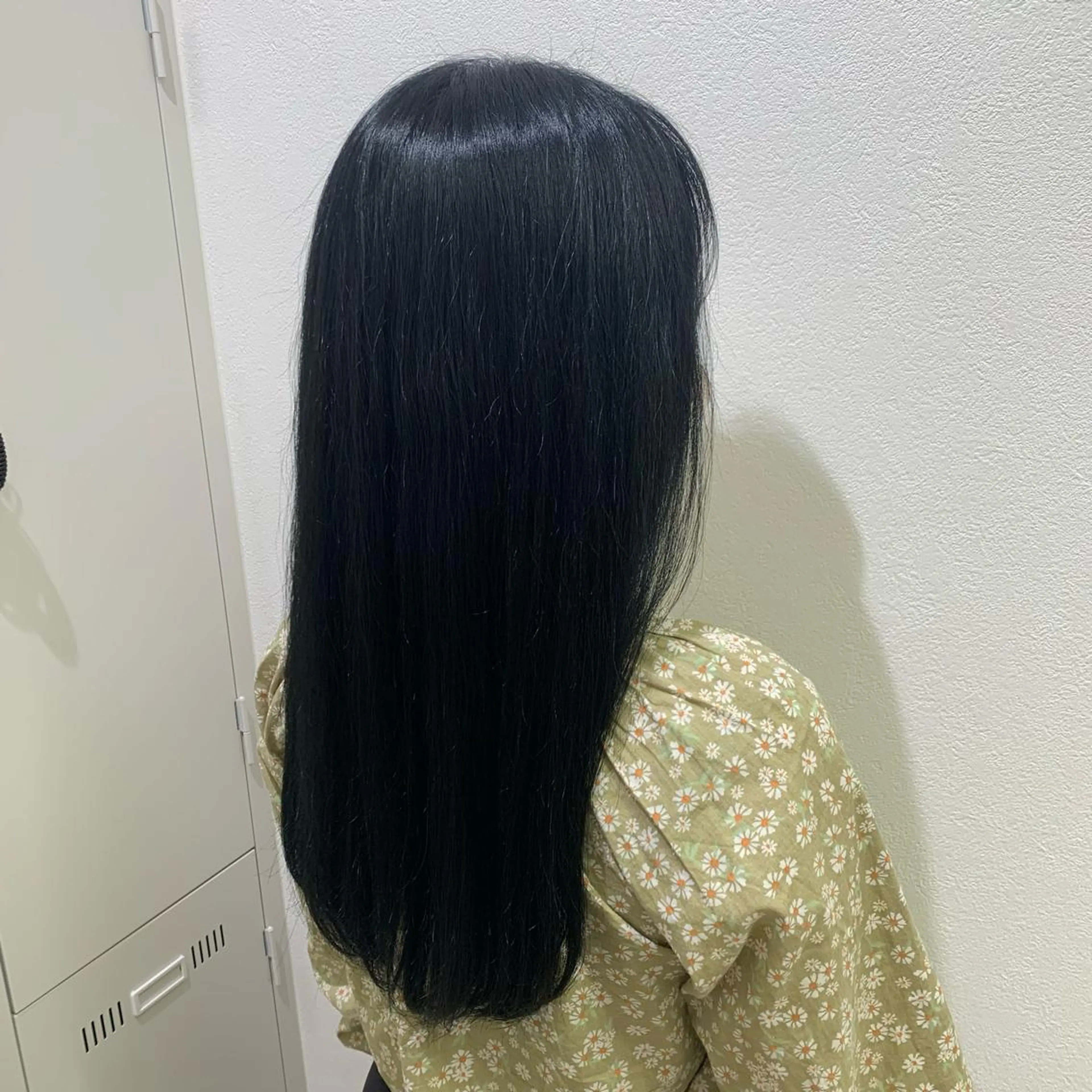 カラー 秋葉原オタク向け美容室OFF-KAi!!所属・渡部凌我 小顔ウルフ ハイトーンカラーのヘアスタイル