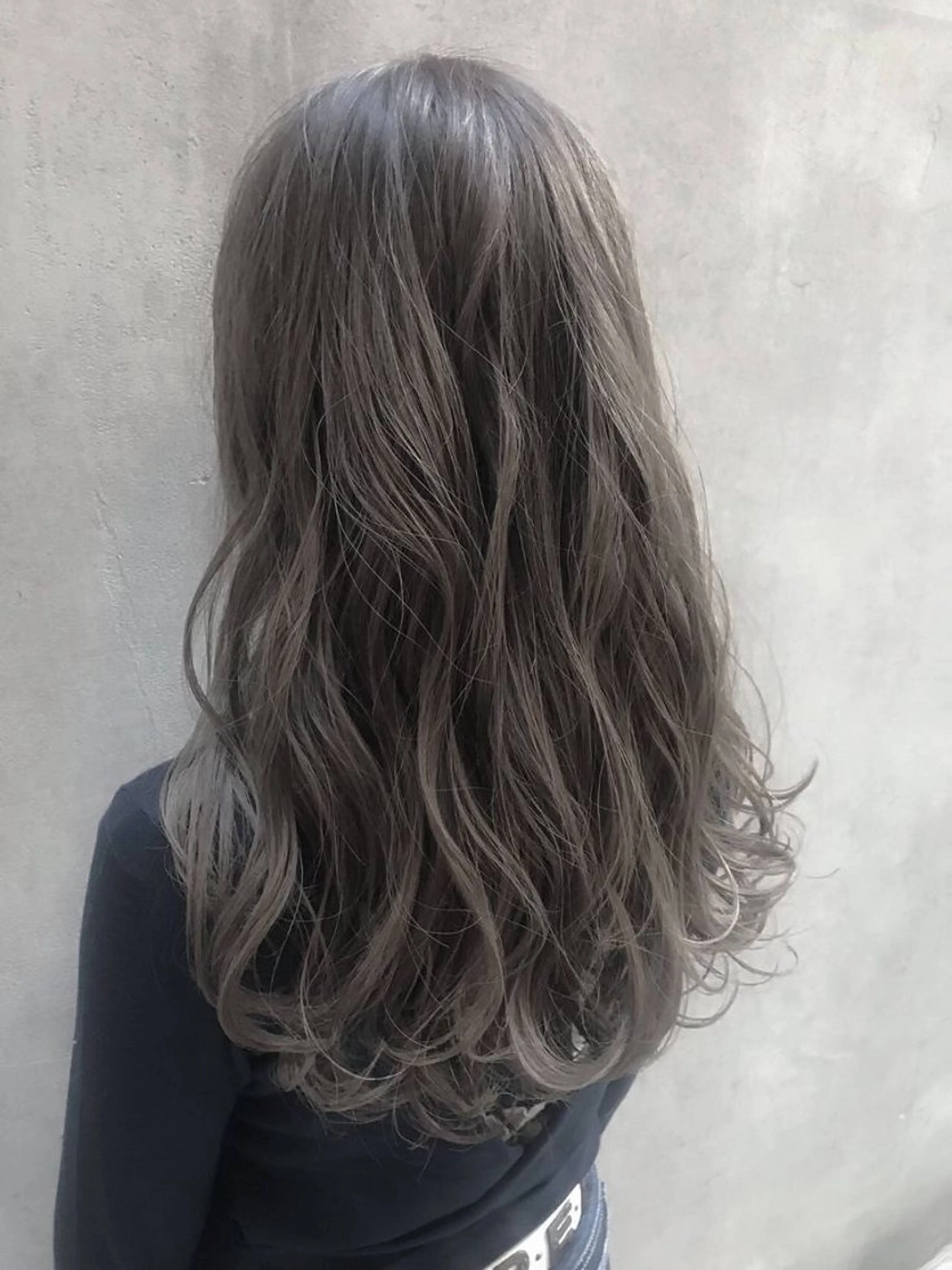 ロング カラー 透明感カラー グレージュ オリーブグレージュ オリーブグレー ヘアカラー トリートメント レイヤー/グレージュ 赤み消し/コウスケのヘアスタイル