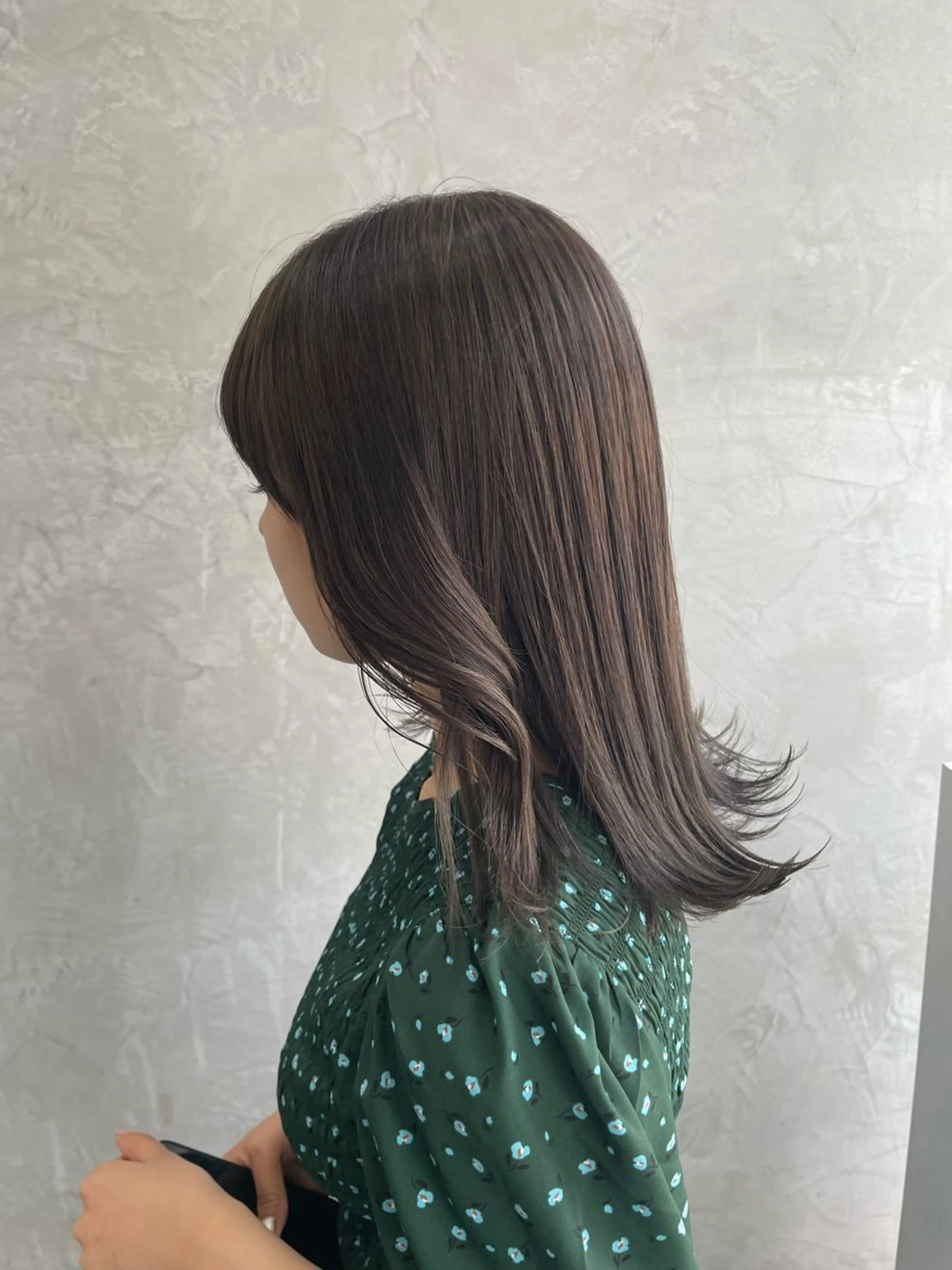 カラー ブリーチ 透明感カラー グレージュ MaisonHALU 松浦光咲のヘアスタイル