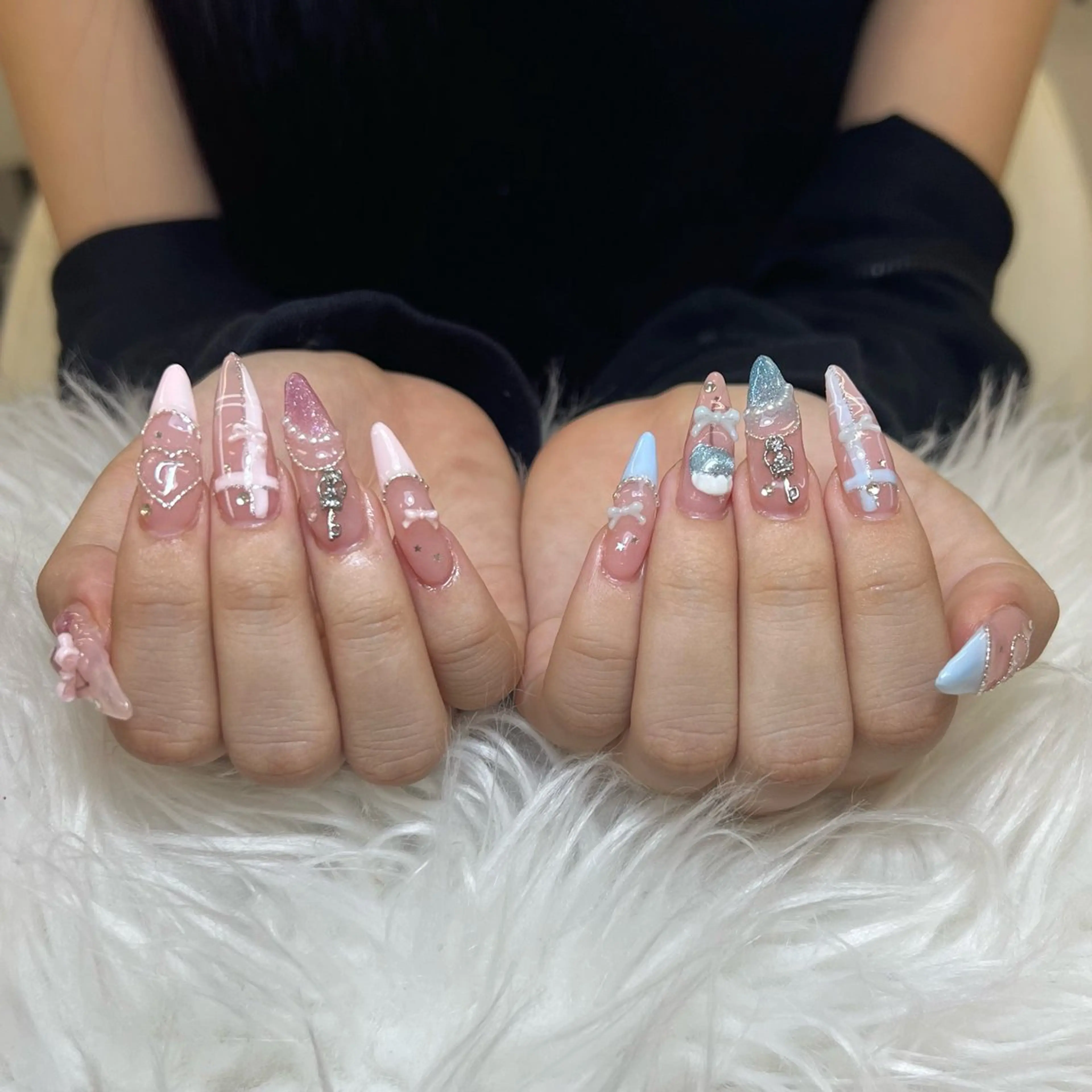 ネイル チークネイル 長さ出し フレンチネイル ジェルネイル ガラスフレンチ ハンドネイル anh nail anne🤍のネイルデザイン