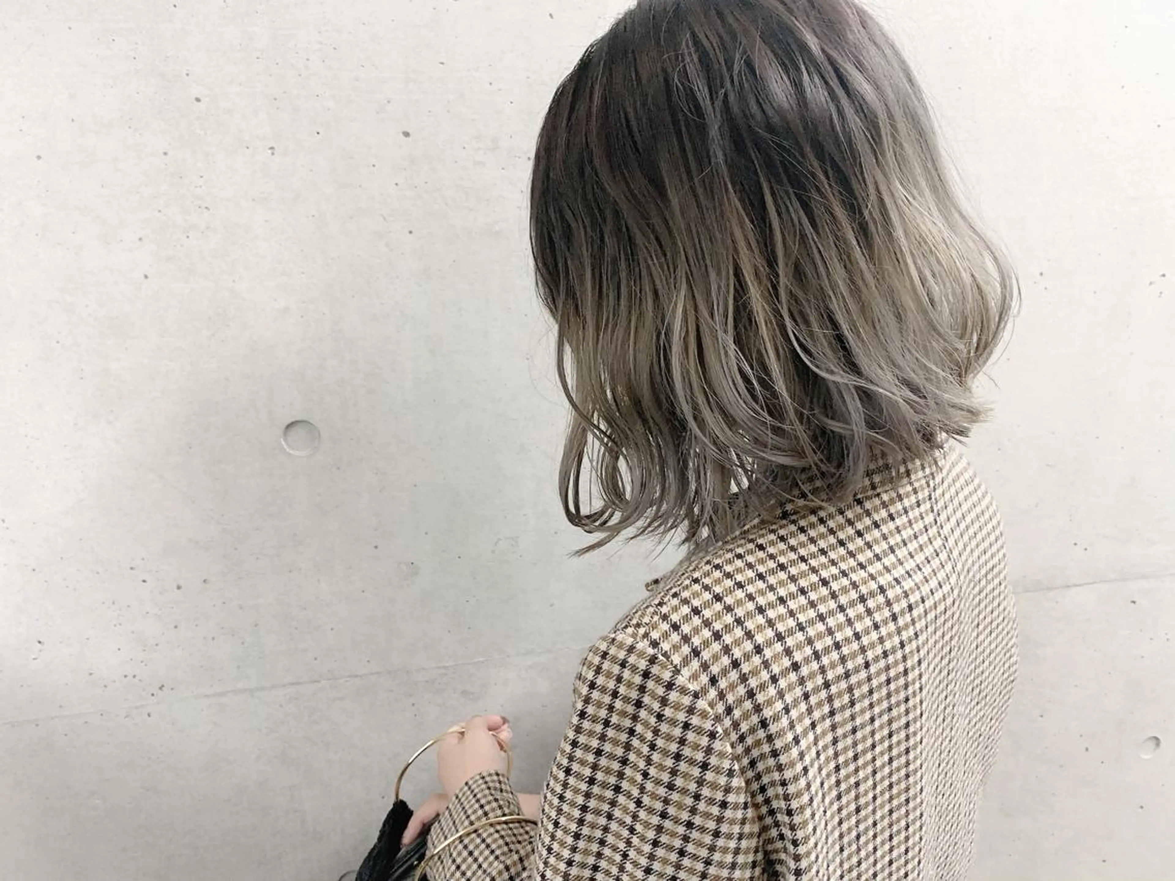 ミディアム カラー アッシュ グラデーションカラー シルバー シルバーアッシュ EMANON天神所属・Hitomi Ezakiのヘアスタイル