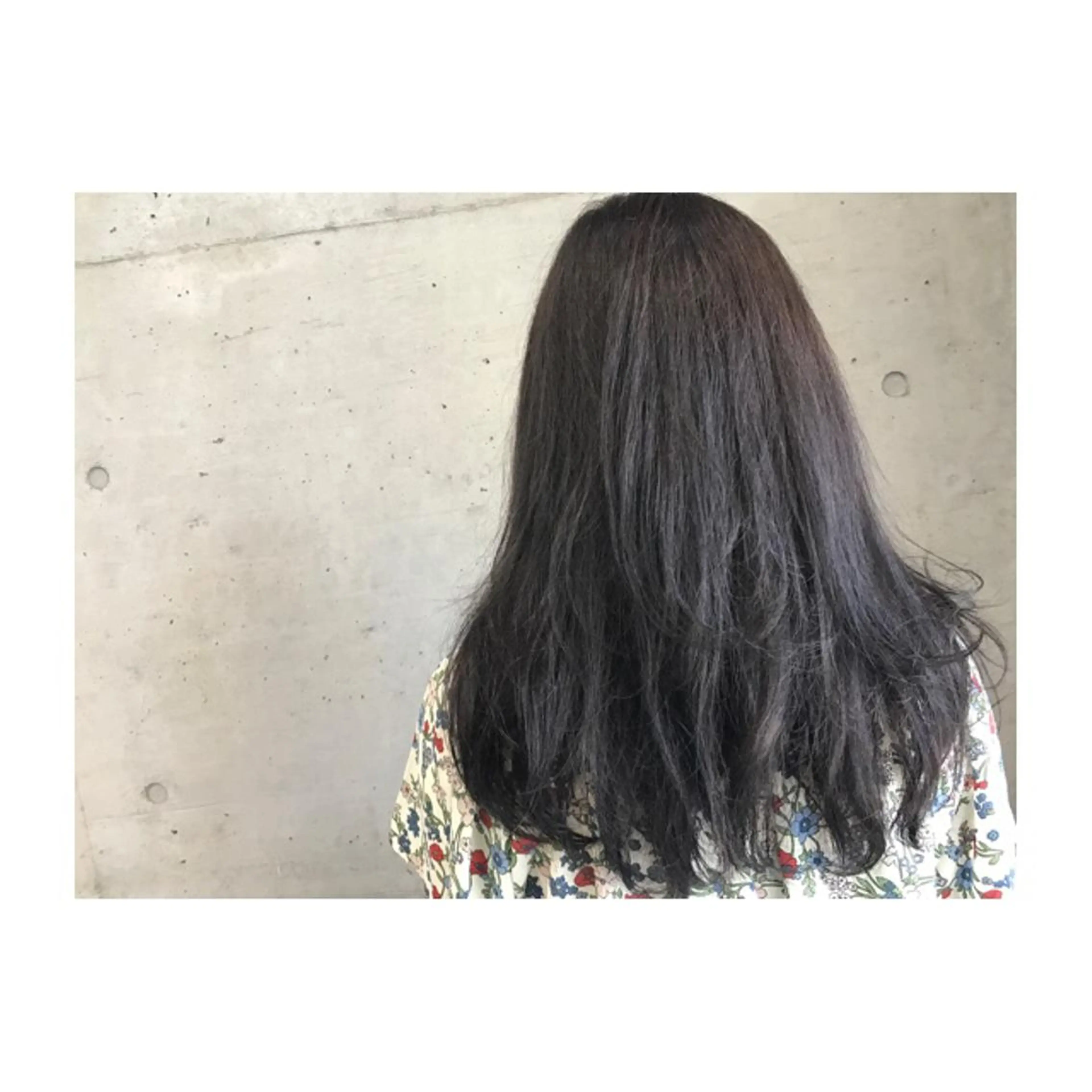 ロング カラー アッシュ アッシュグレー 透明感カラー ダークアッシュ 大栗 佑也  髪質改善のヘアスタイル