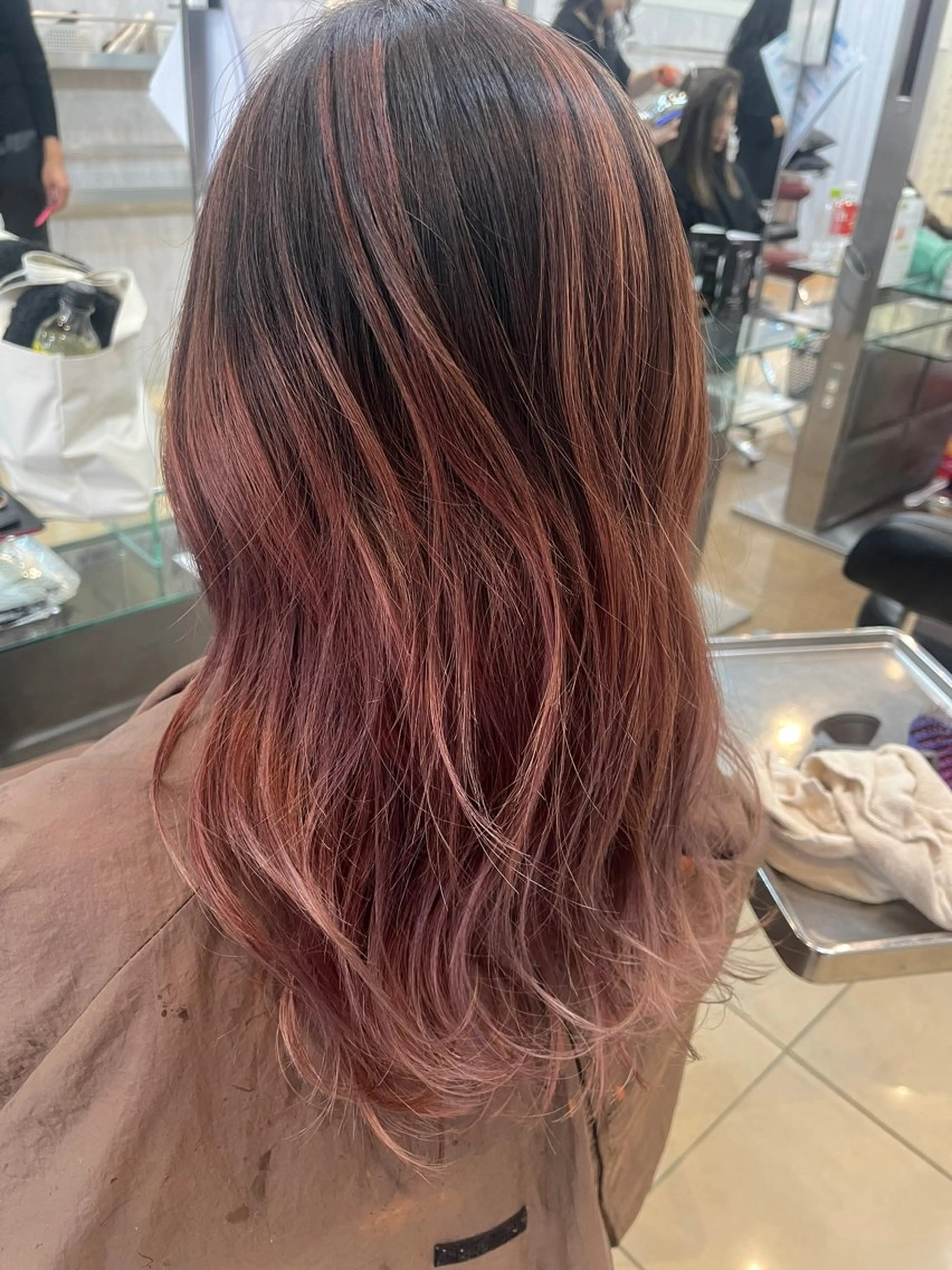 カラー バレイヤージュ ピンクカラー 栗田 あかねのヘアスタイル