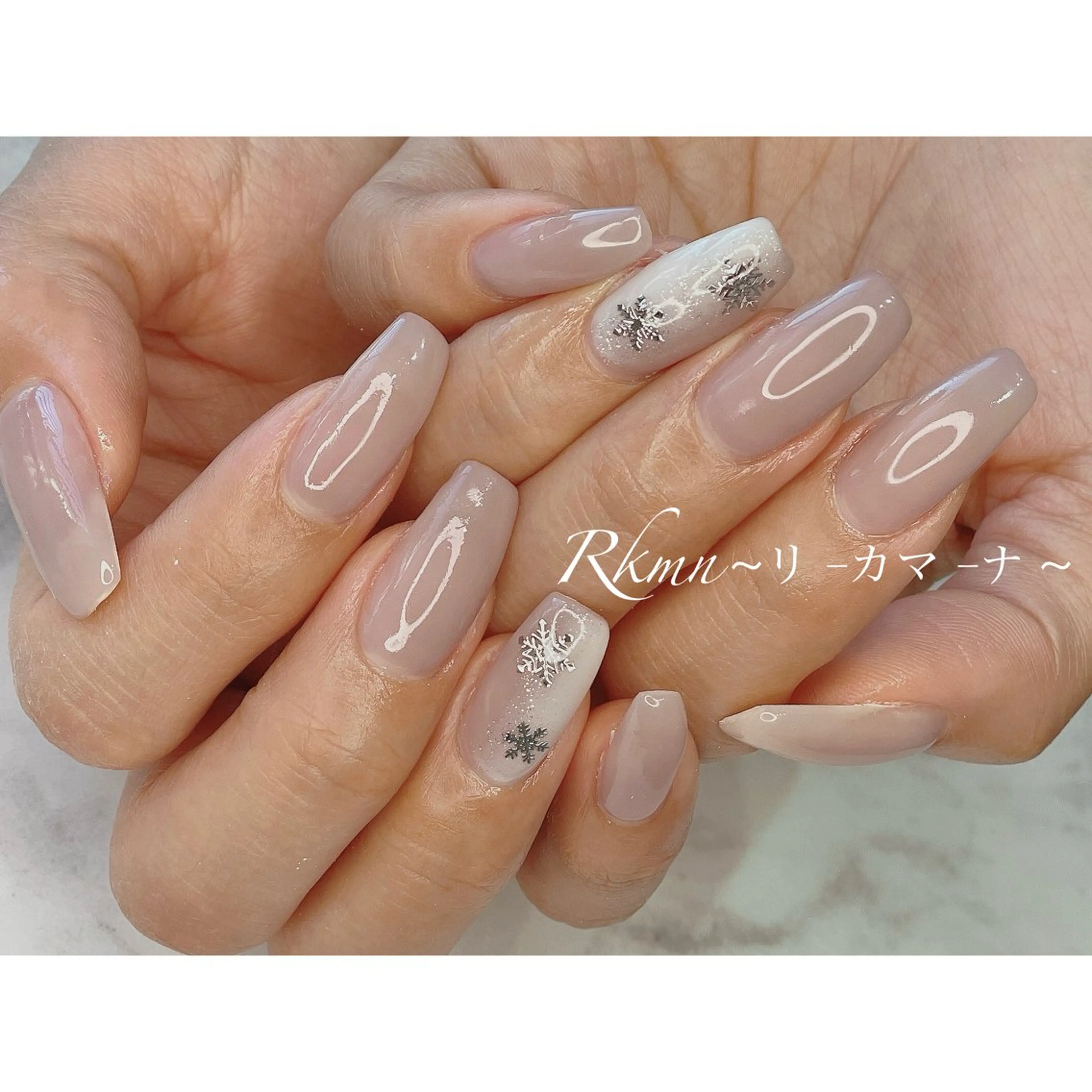 ネイル アートネイル グラデーション 春ネイル ホワイト ハンドネイル フットネイル ハンドケア Rkmn ~リ-カマ-ナ~のネイルデザイン