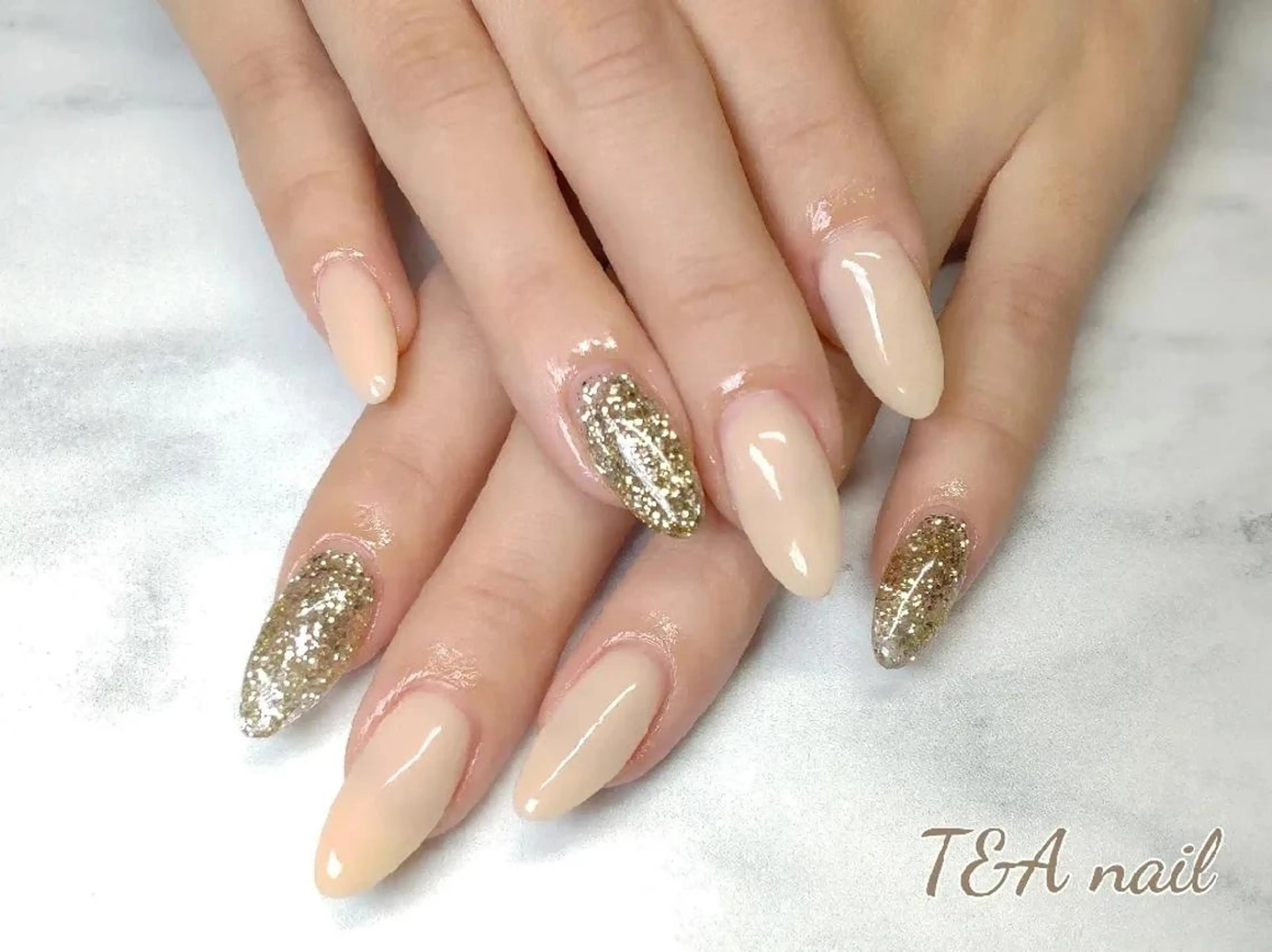 ネイル セミロング 長さ出し ジェルネイル キラキラネイル ニュアンスネイル ワンカラーネイル ハンドネイル T&A nailのネイルデザイン