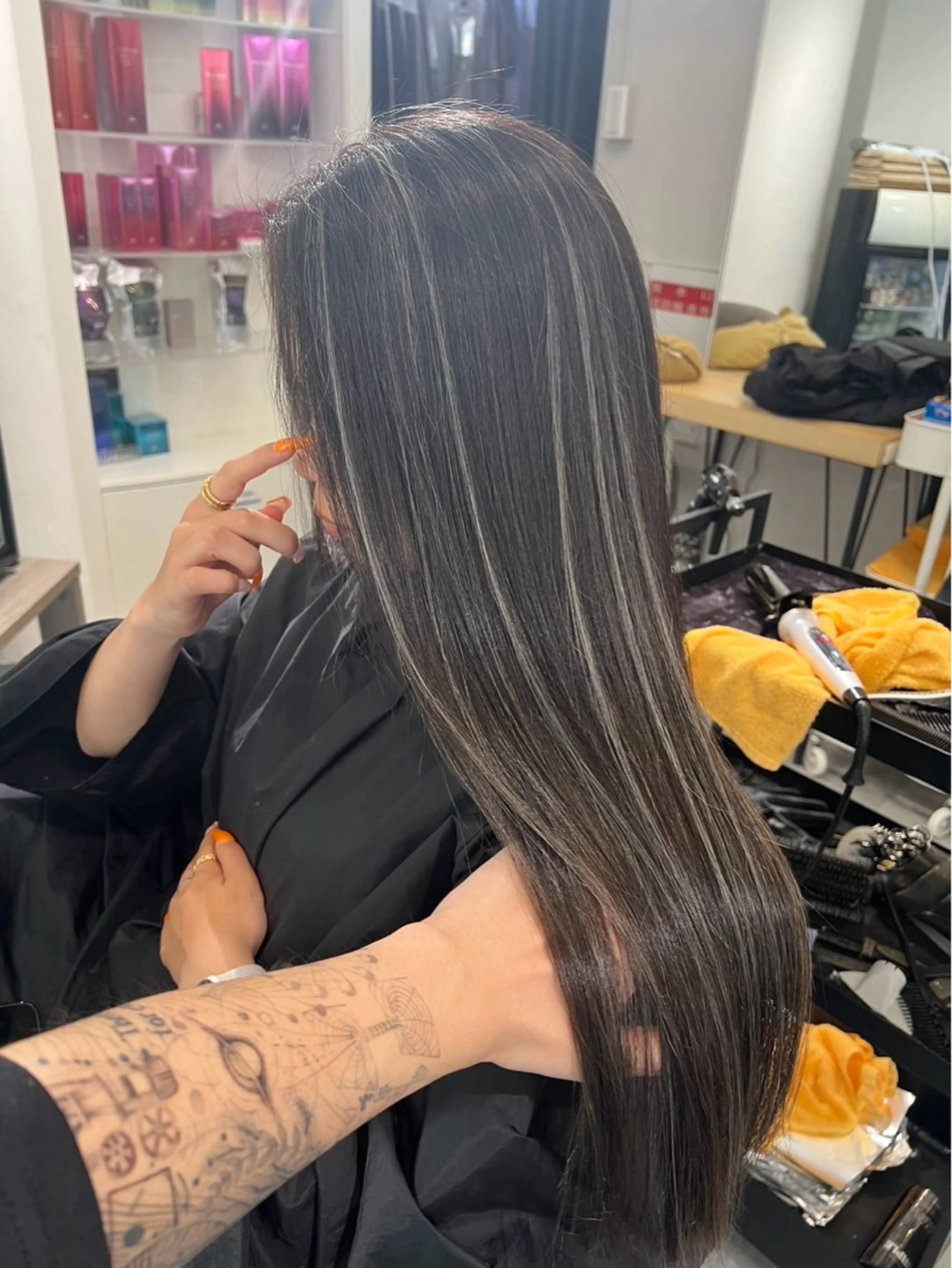 ロング カラー ダークグレー ダークグレージュ グレージュ ハイライトカラー ハイライト ヘアカラー トリートメント ROBIN所属・指名数No.1 /NAOYAのヘアスタイル