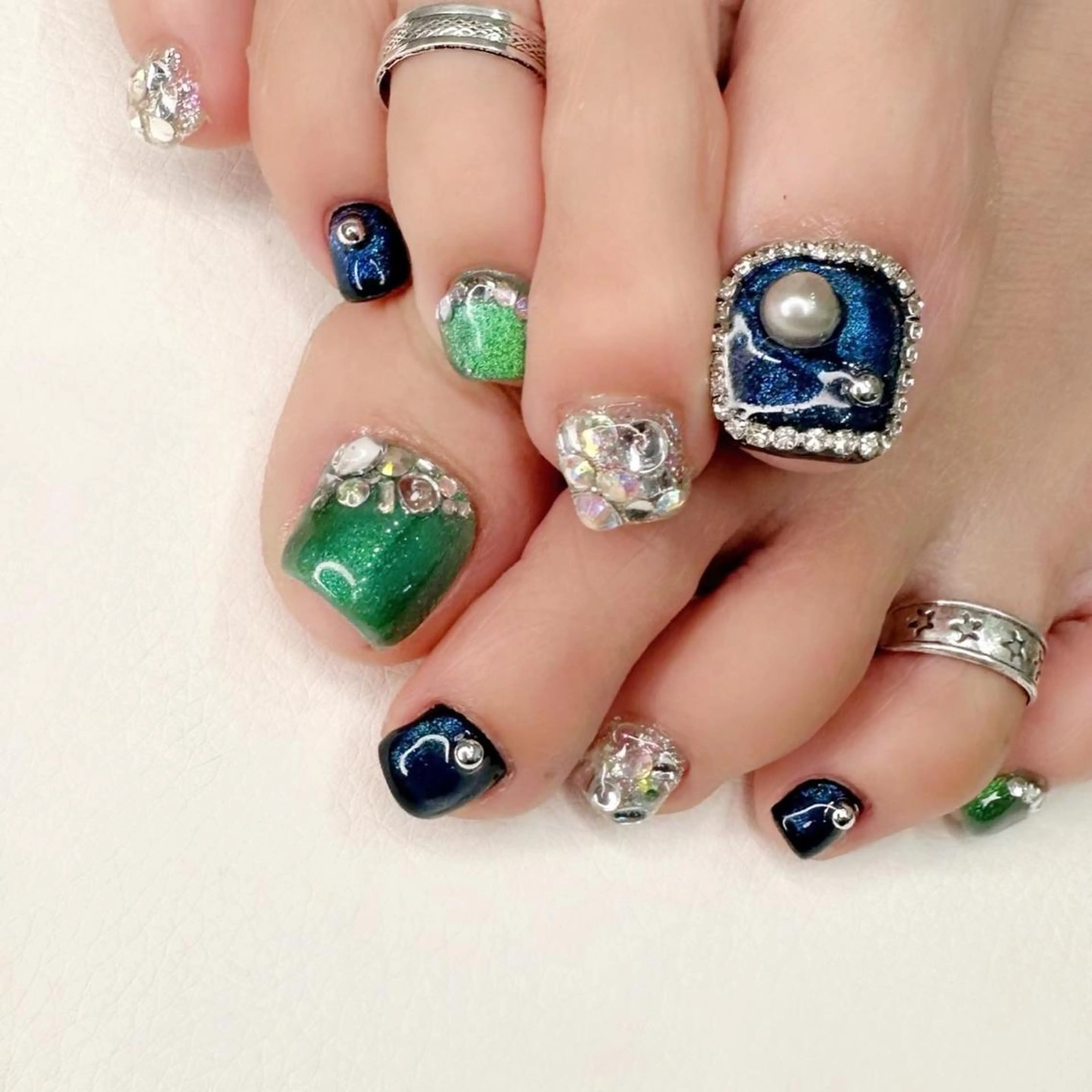 ネイル マグネットネイル ストーンネイル フットネイル Nail ameria megu所属・ameria meguのネイルデザイン