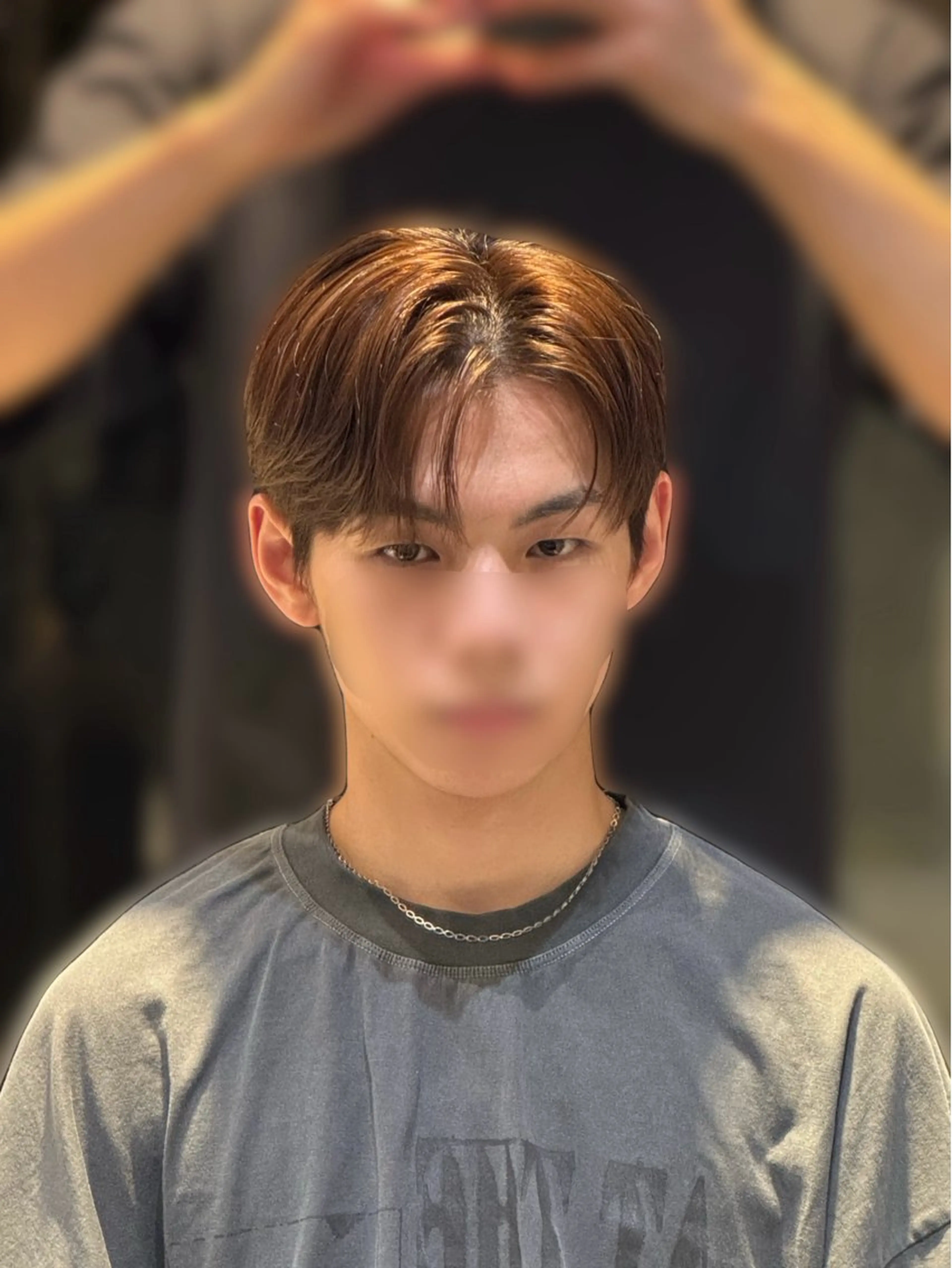 ショート カラー パーマ メンズ センターパート コンマヘア ダウンパーマ カルマパーマ メンズ韓国風 YUKI🇰🇷 カルマ／ダウンパーマのヘアスタイル