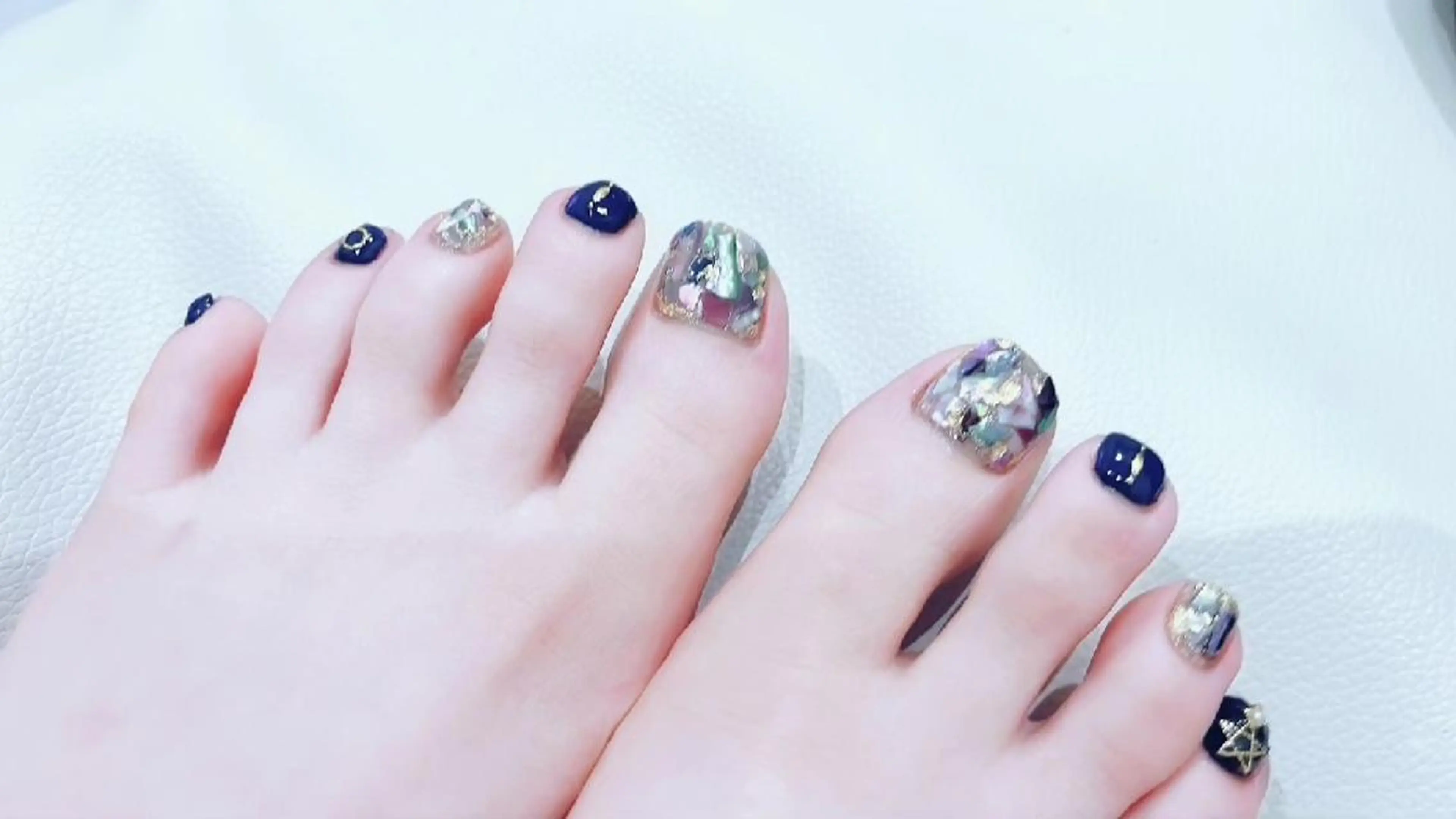 ネイル フットネイル ネイビー 夏ネイル フットネイル MANA MANAのネイルデザイン