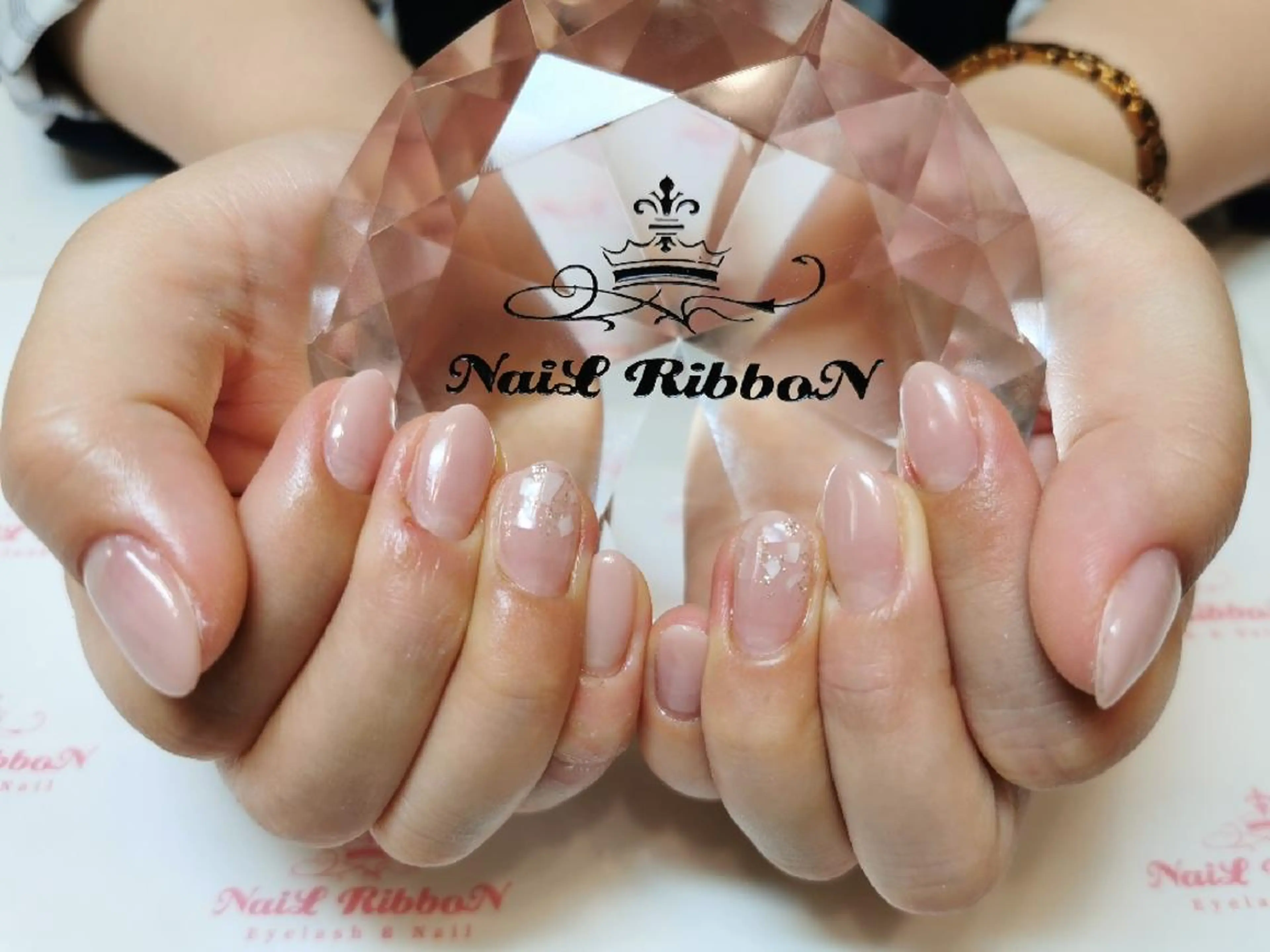 ネイル ネイルリボン 受付スタッフのネイルデザイン