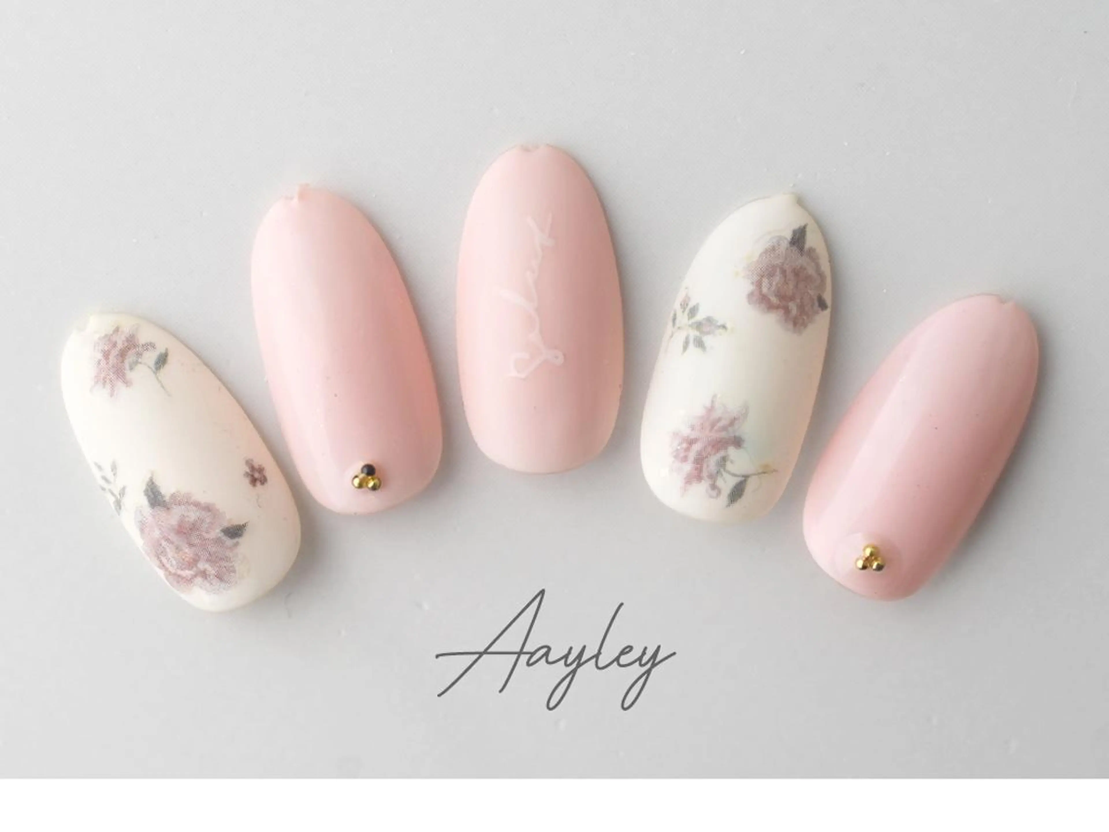 ミディアム カラー ネイル Aayley(アイリー)Salon所属・Aayley アイリ―サロンのネイルデザイン