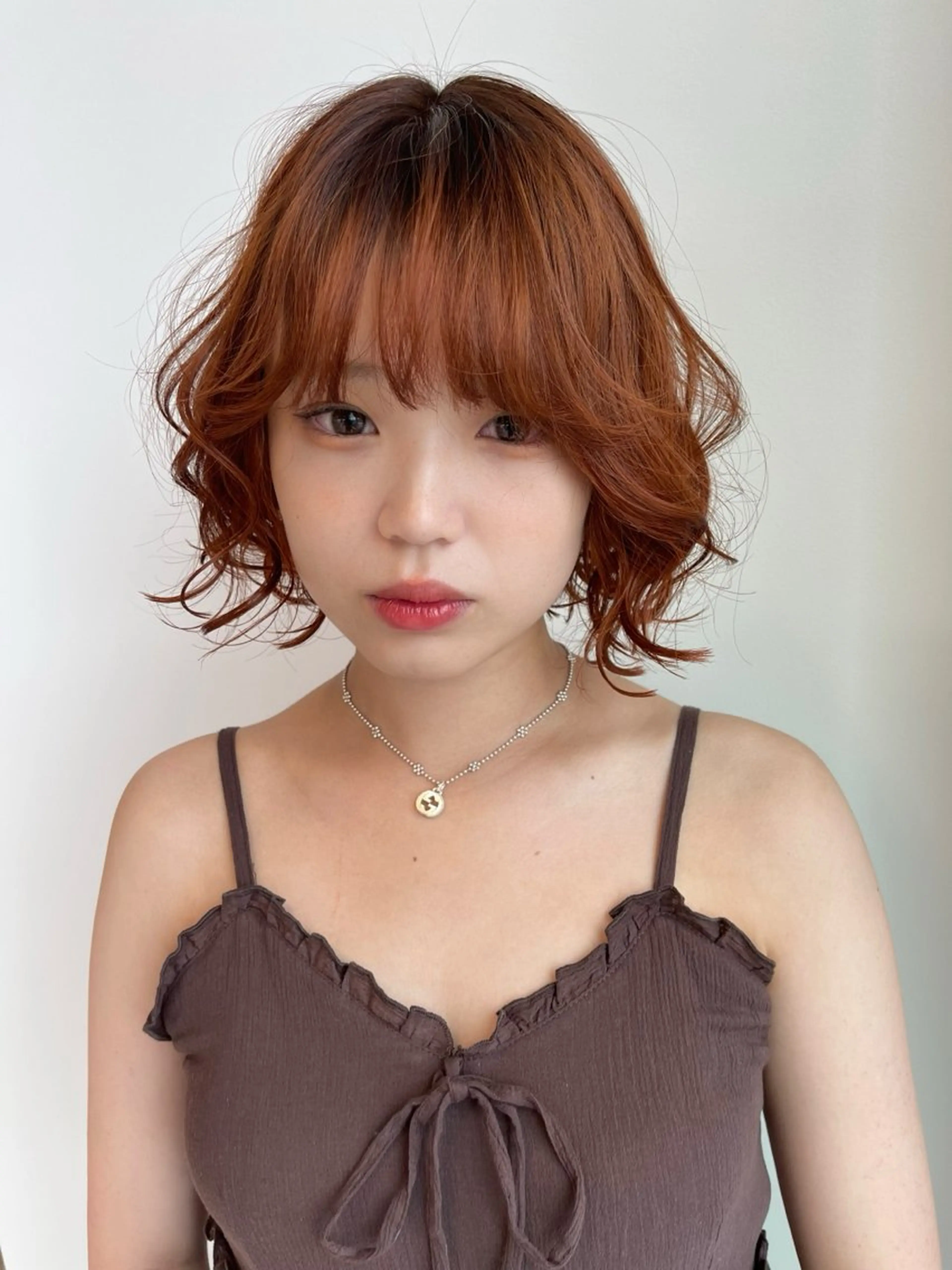 ショート カラー ブリーチ ケアブリーチ デザインカラー ダブルカラー イヤリングカラー TATSUブリーチ/ ミルクティーベージュのヘアスタイル