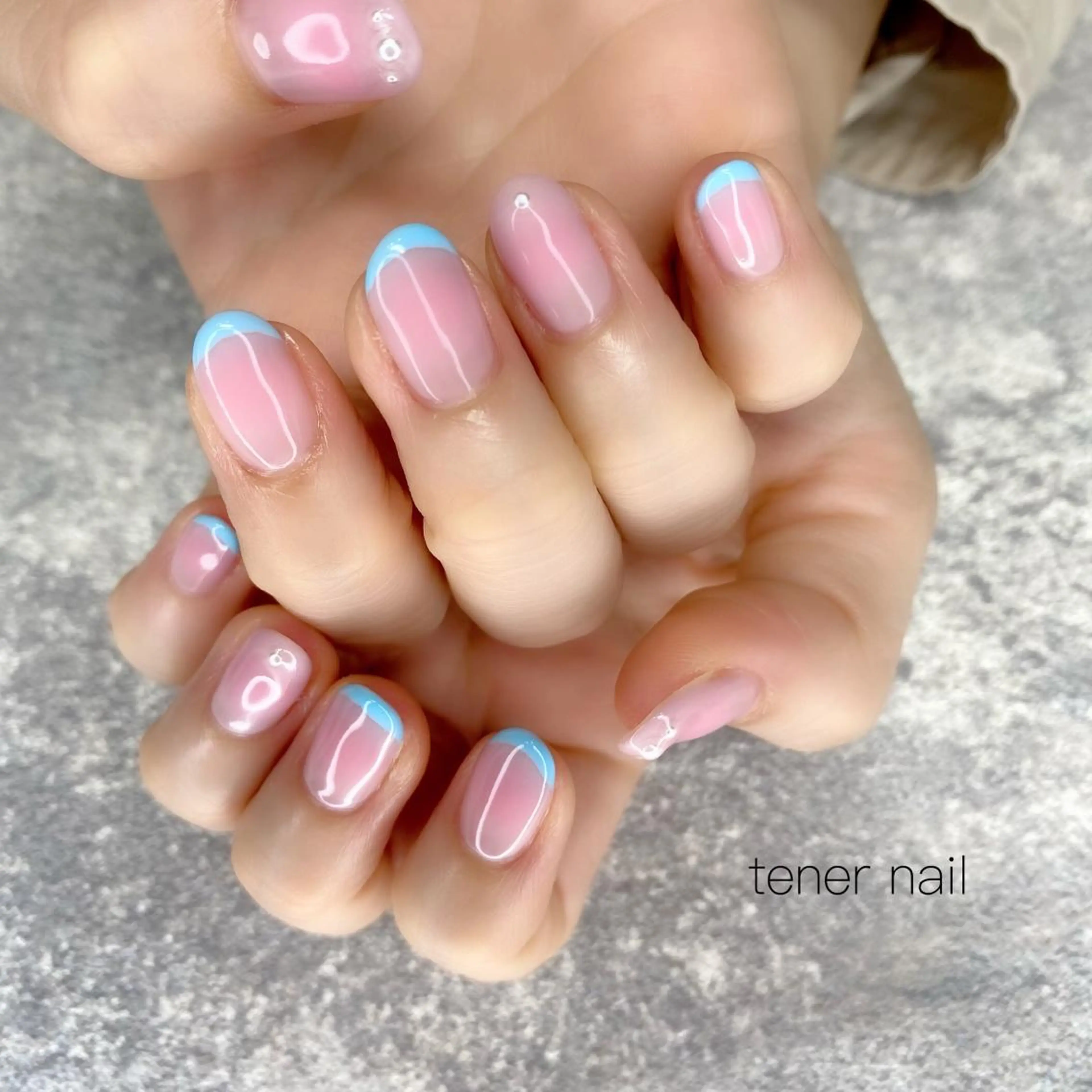ネイル チークネイル フレンチネイル 水色 tener  nail  テネルネイル所属・テネルネイル tener nailのネイルデザイン
