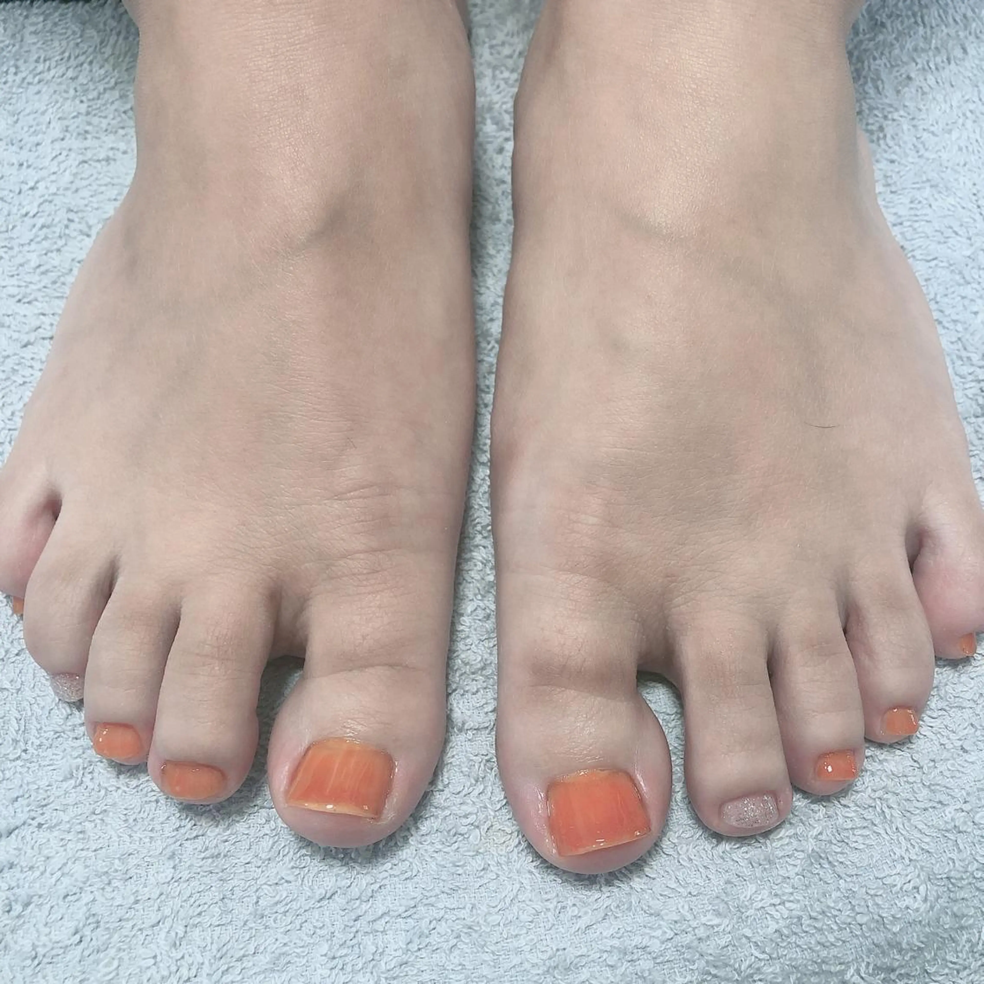 ネイル フットネイル ワンカラーネイル シンプルネイル 結城 怜菜のネイルデザイン