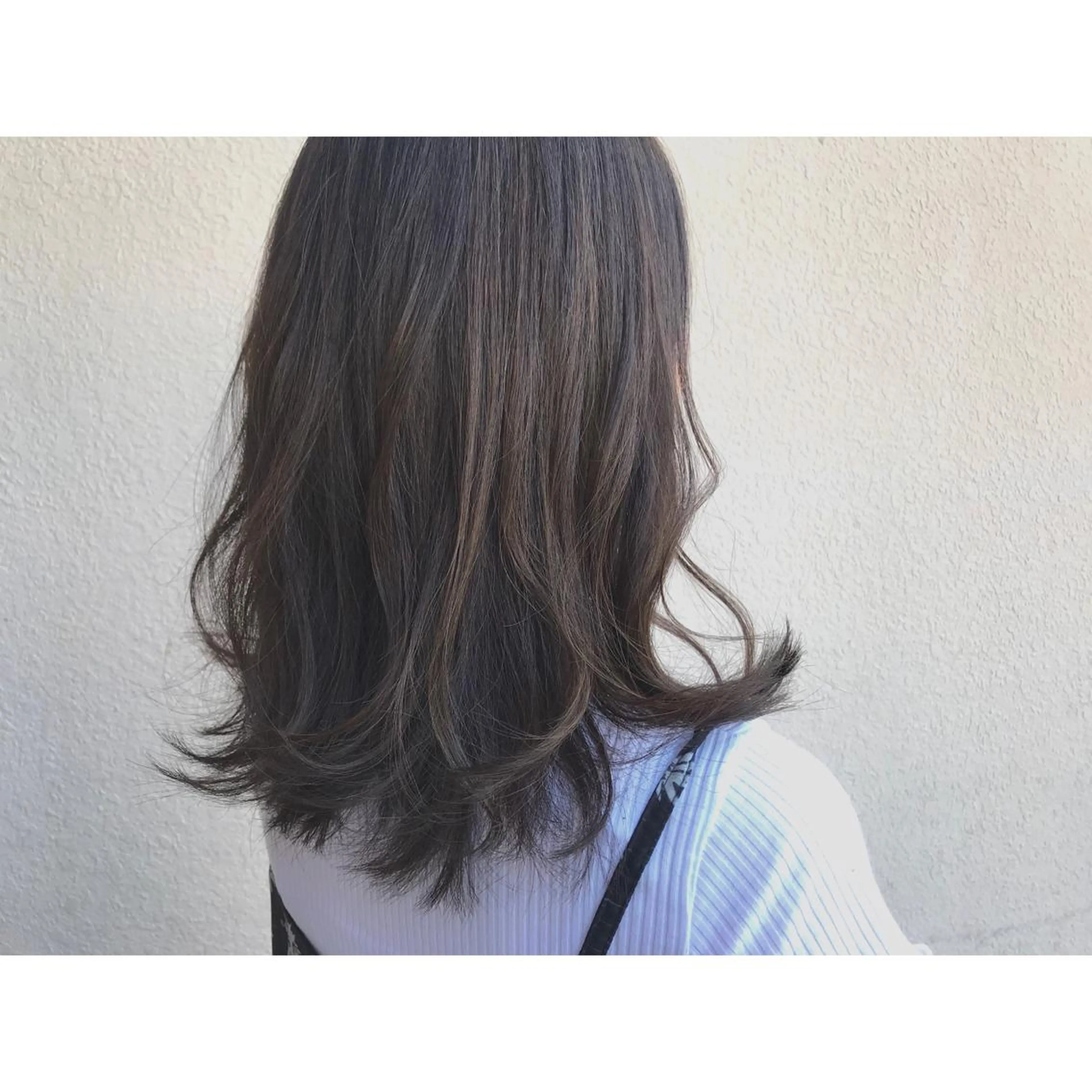 セミロング カラー ベージュカラー ハイライトカラー ハイライト なかにし まゆみのヘアスタイル