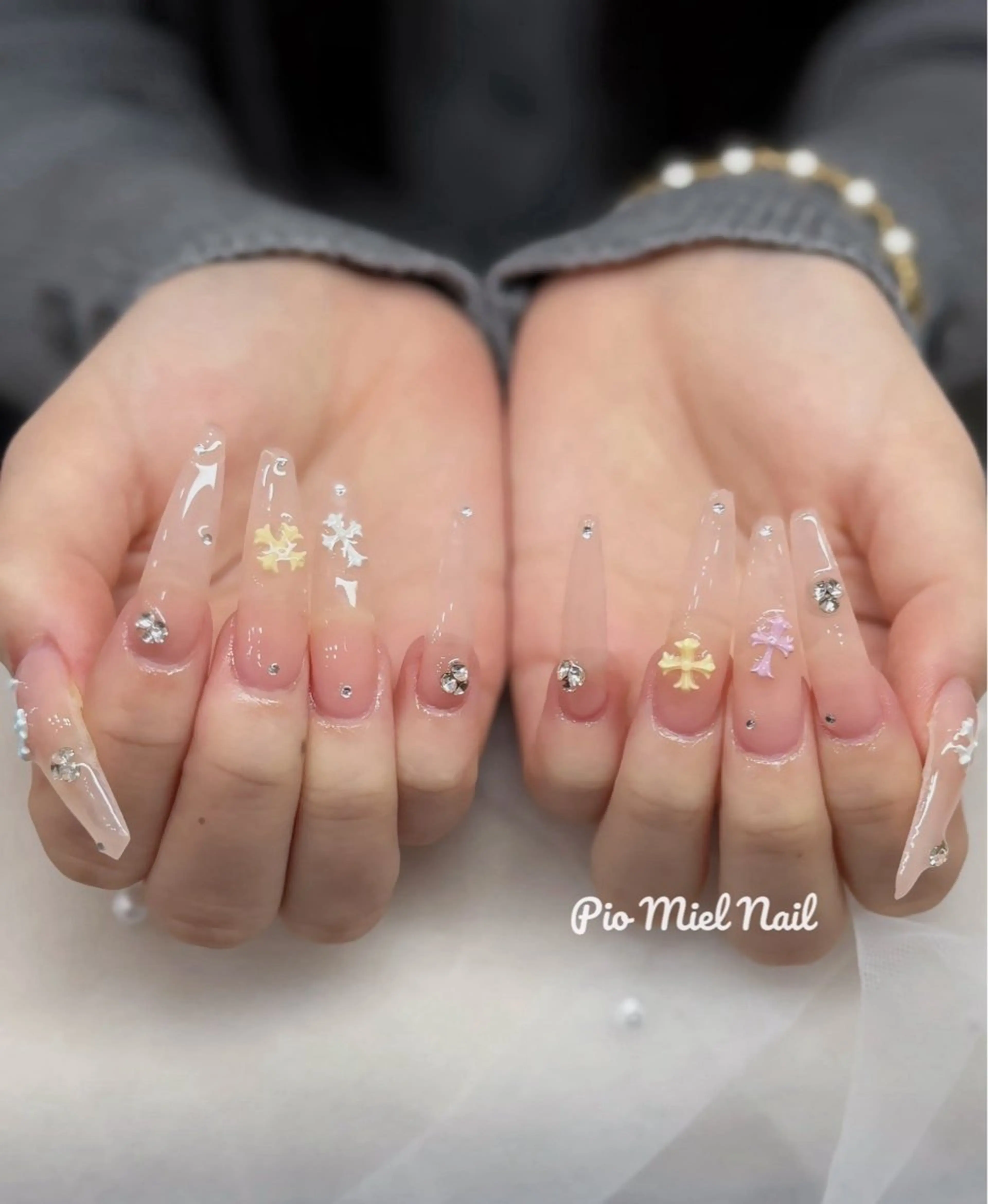 ネイル クリアネイル ストーンネイル ハンドネイル momo 長さだしのネイルデザイン