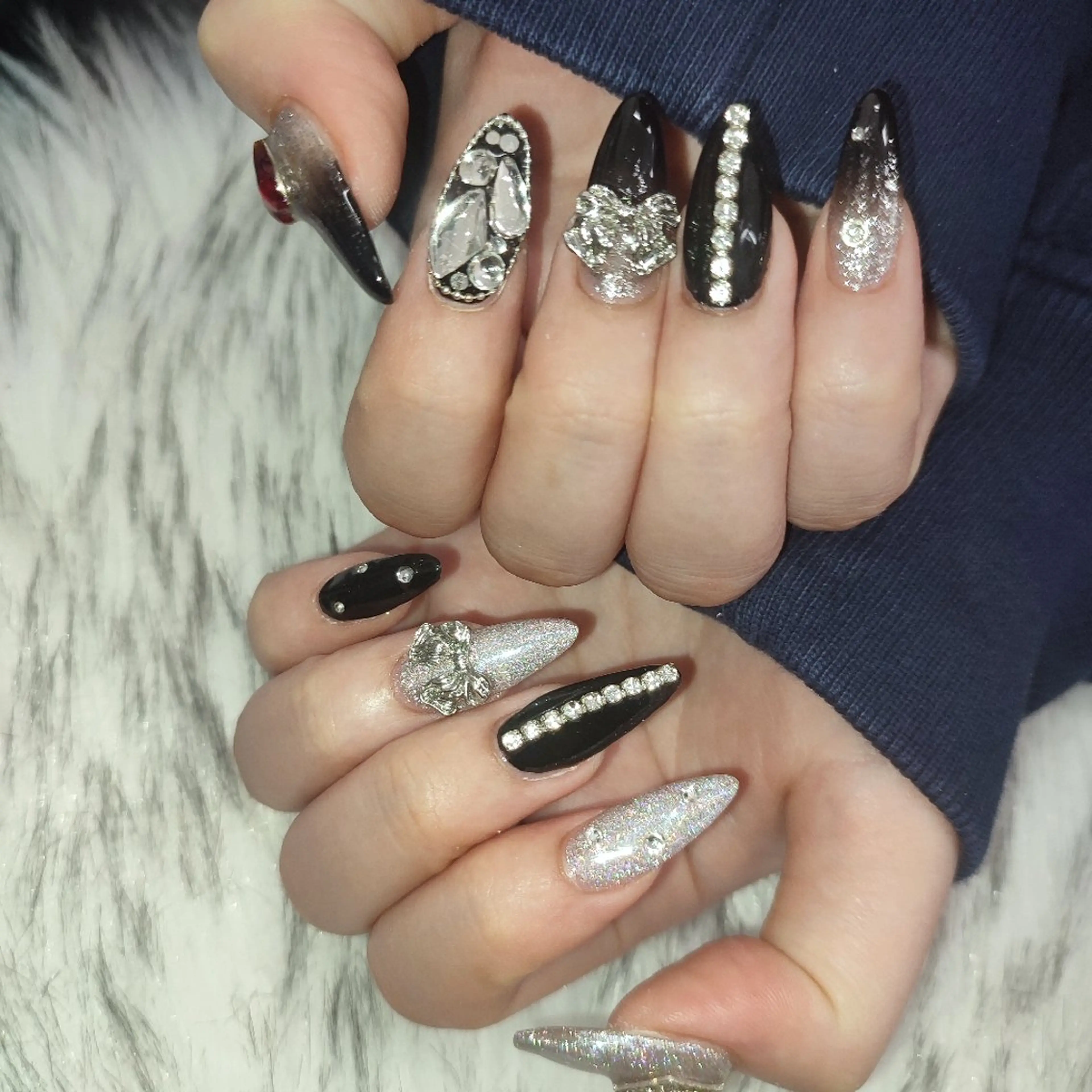 ネイル ハンドネイル RUNWAY 　　の眉毛・アイブロウイメージ