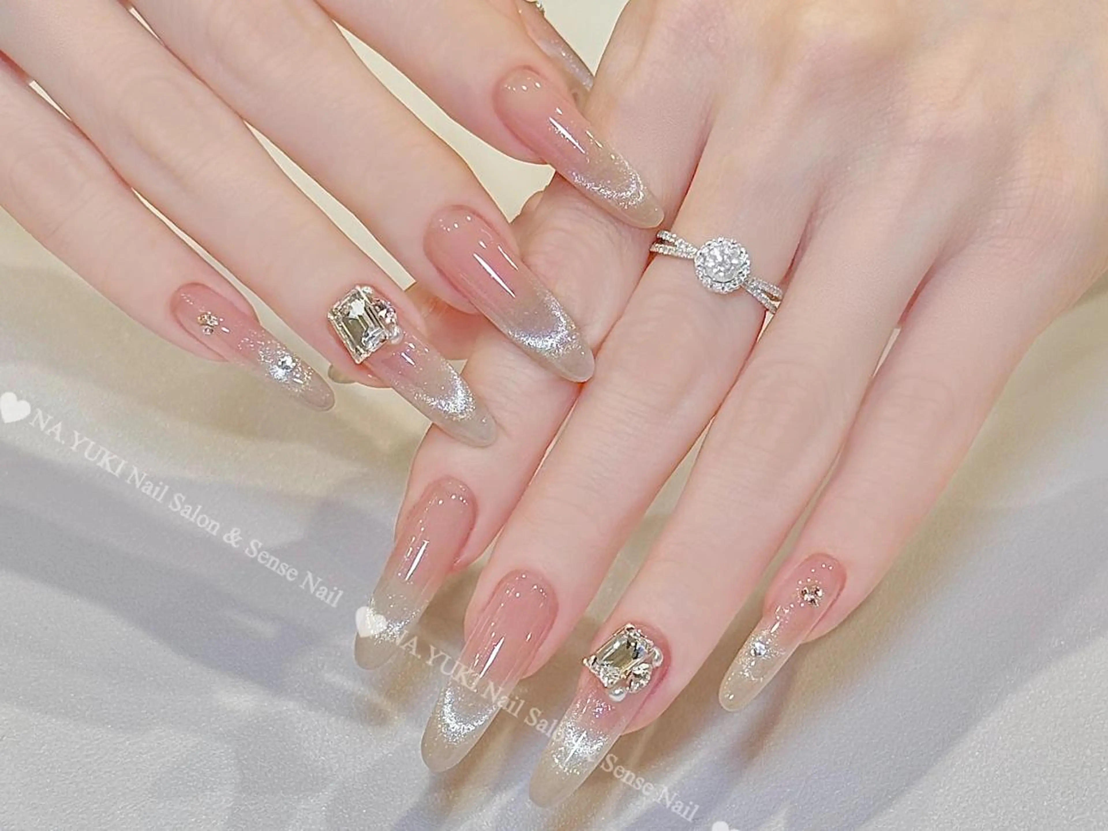 ネイル 🦋 Queenieのネイルデザイン