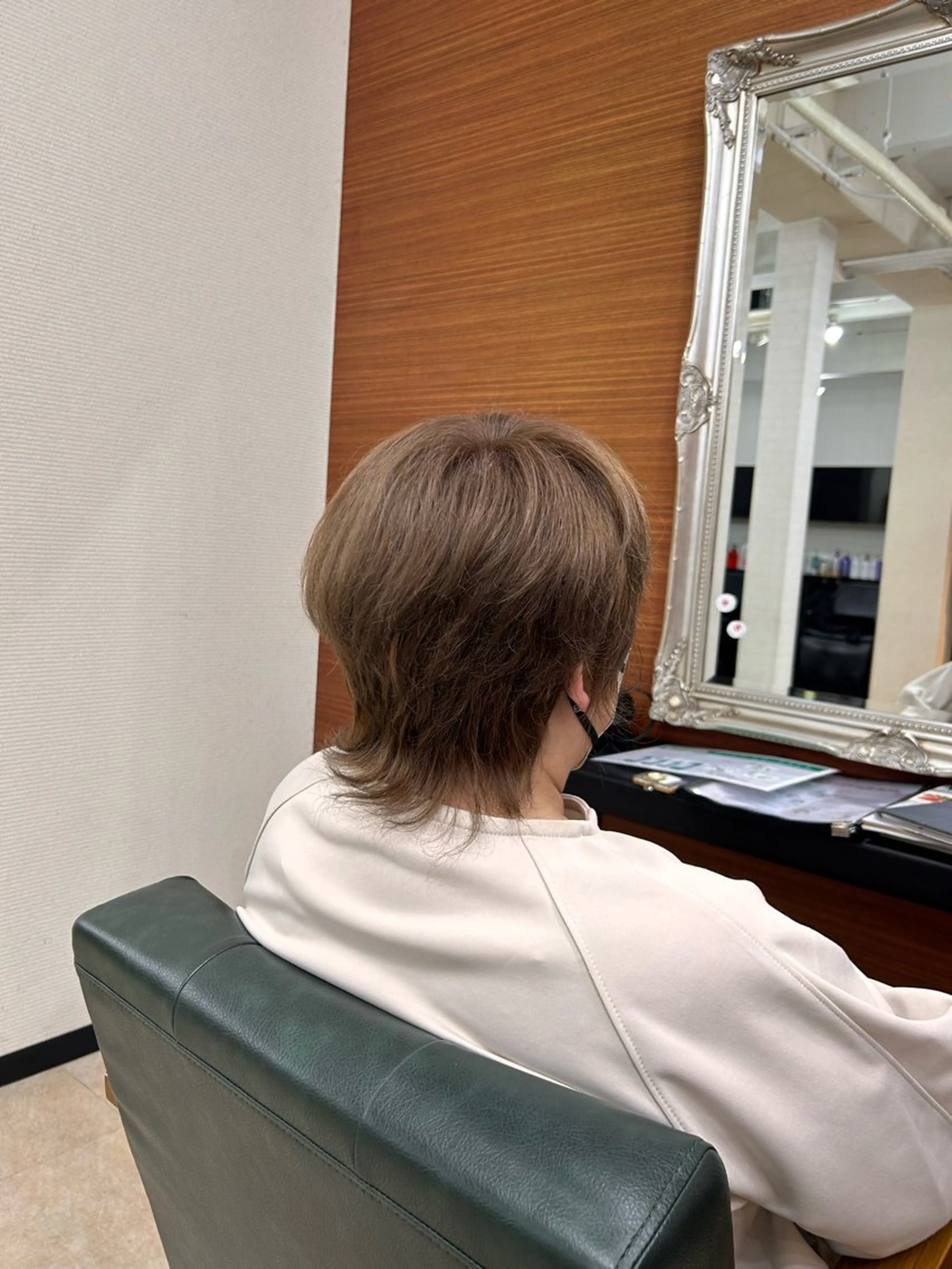 ショート カラー ベージュカラー ブリーチ ミルクティーベージュ ヘアカラー 山本 あやめ子のヘアスタイル