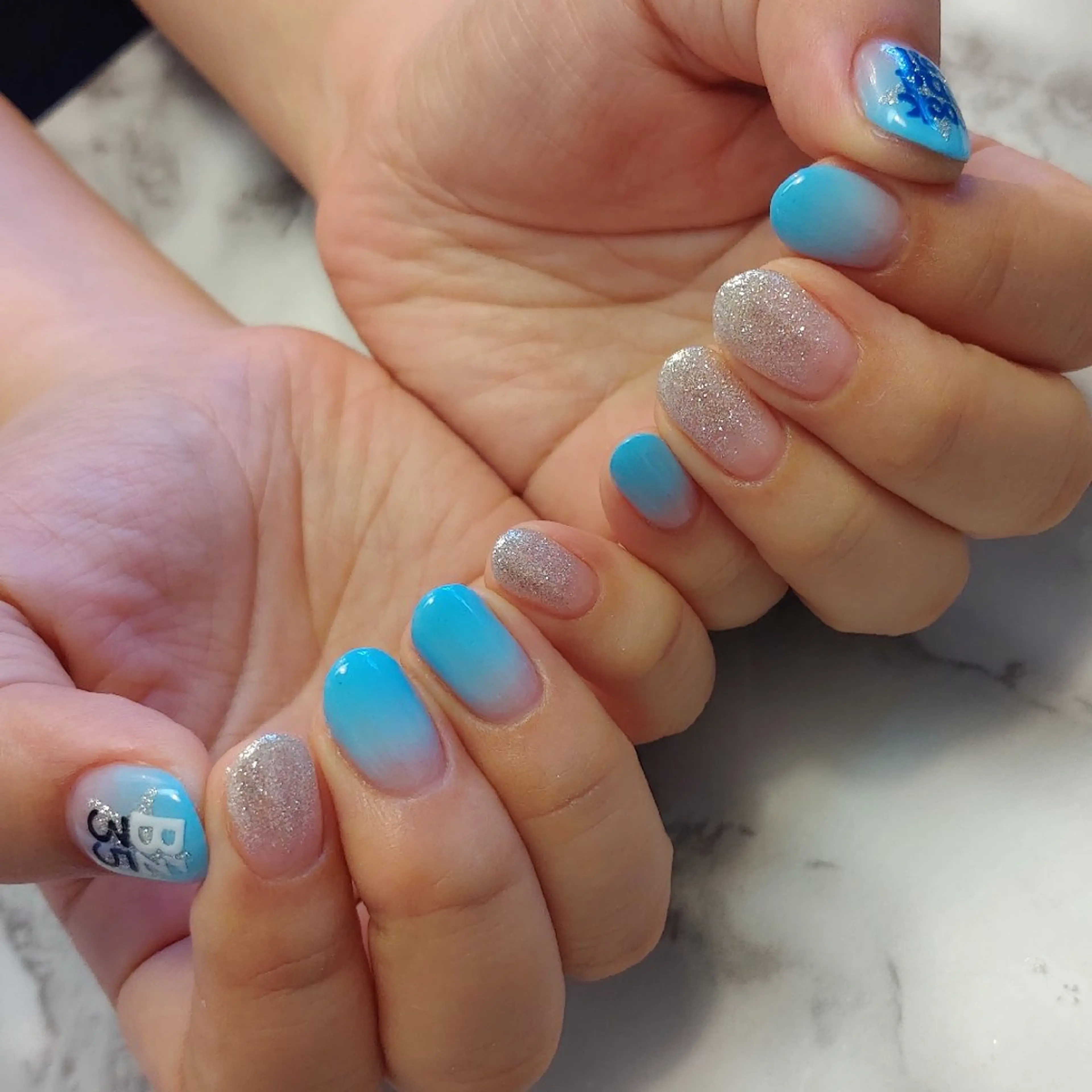 ネイル グラデーション ジェヌインネイル 河内のネイルデザイン