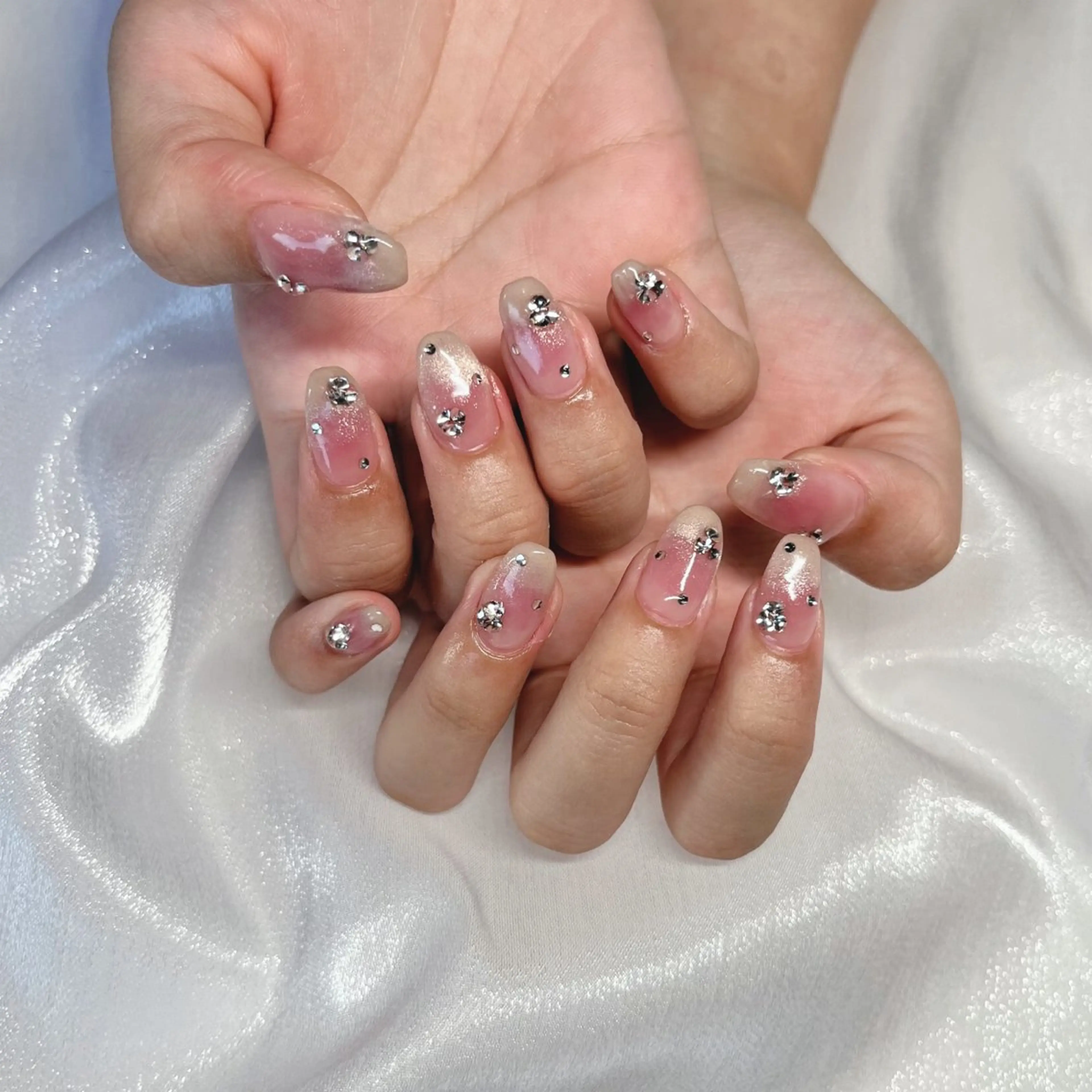 ネイル チークネイル キラキラネイル 持ち込み ストーンネイル DariL Ayaのネイルデザイン