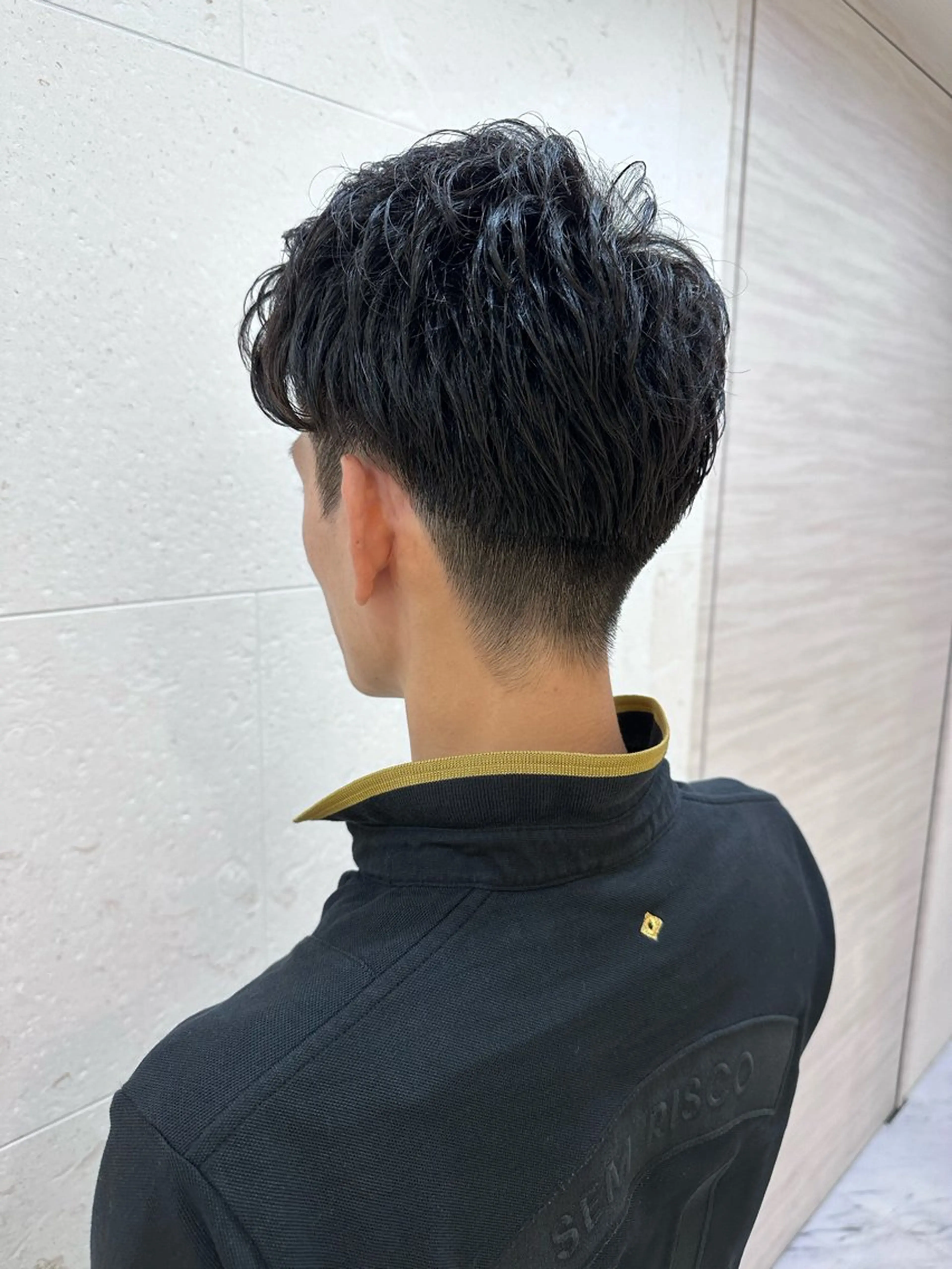 ミディアム メンズ ミディアムパーマ メンズパーマ ツーブロック 安田 柚月のヘアスタイル